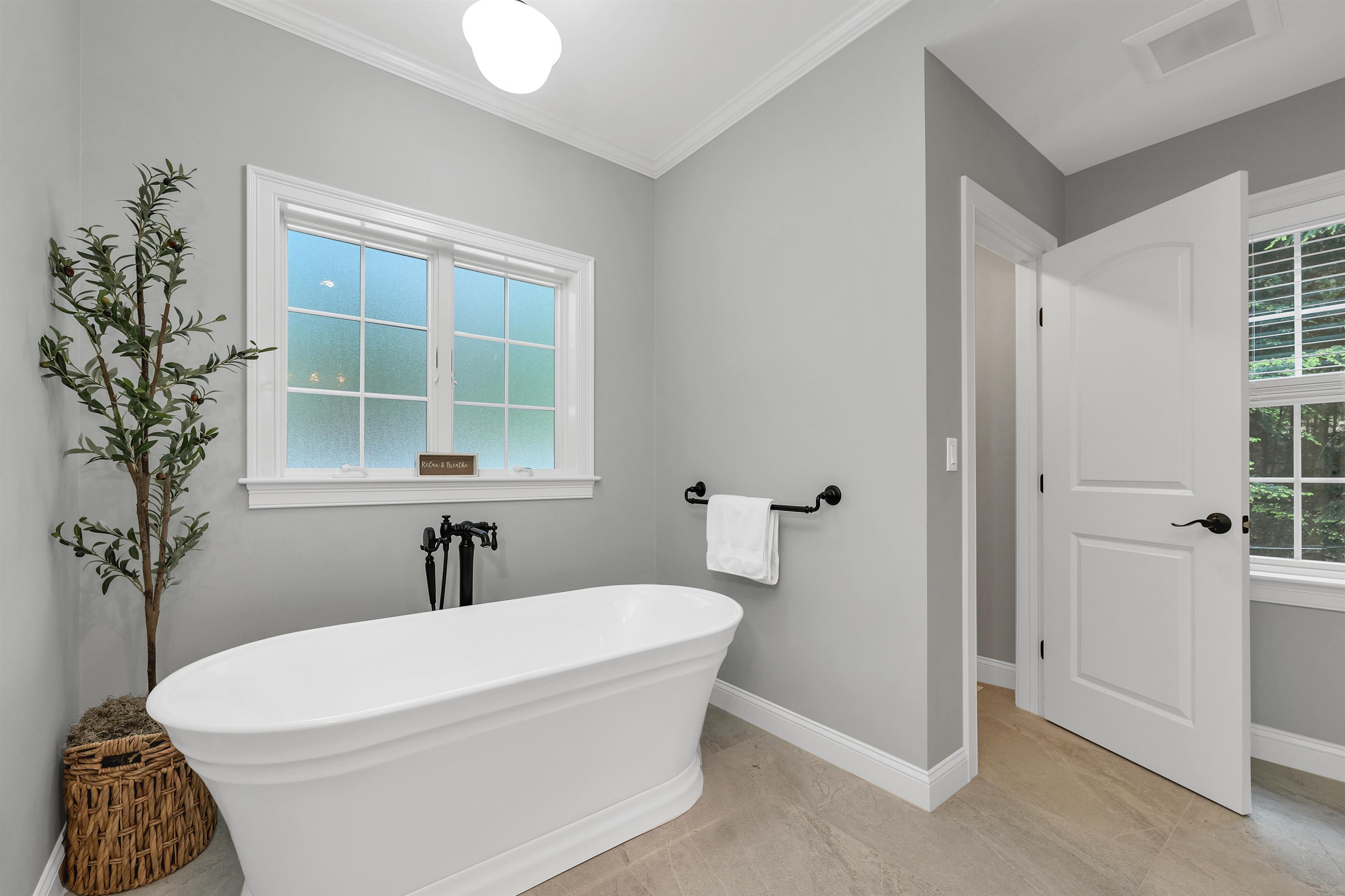 Meredith, New Hampshire, 03253, United States, 6 Bedrooms Bedrooms, ,4 BathroomsBathrooms,Residential,For Sale,1828401