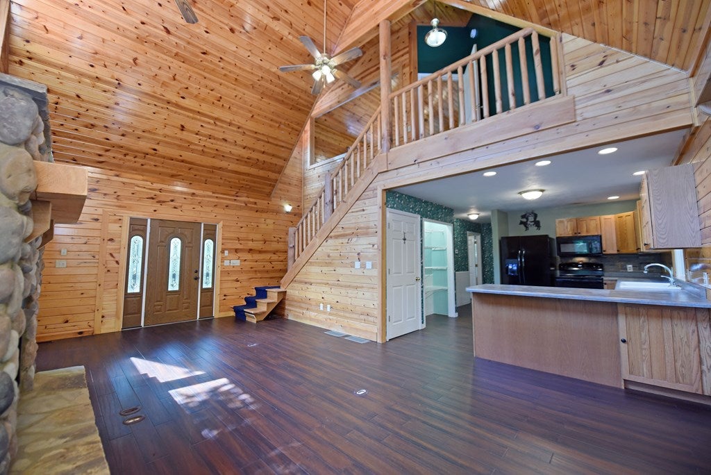 Mineral Bluff, Georgia, 30559, United States, 3 Bedrooms Bedrooms, ,3 BathroomsBathrooms,Residential,For Sale,1882955