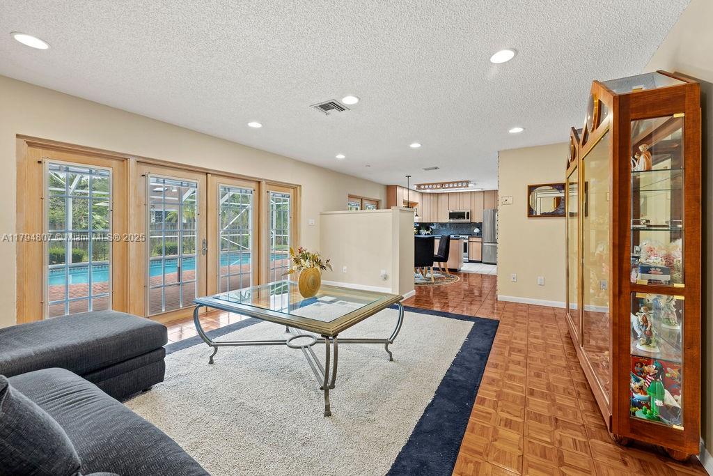 Plantation, Florida, 33324, United States, 3 Bedrooms Bedrooms, ,2 BathroomsBathrooms,Residential,For Sale,1792885