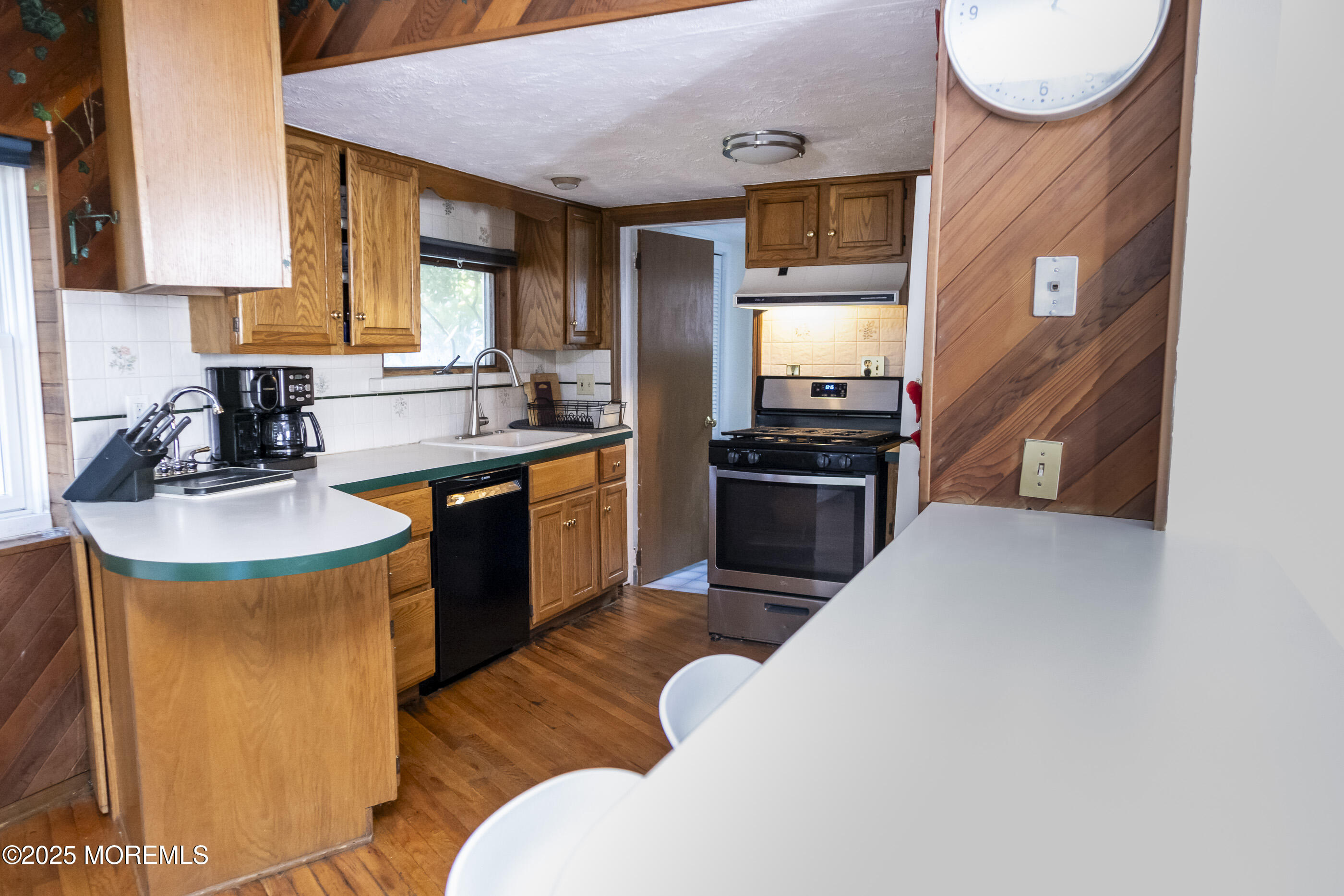 Leonardo, New Jersey, 07737, United States, 4 Bedrooms Bedrooms, ,3 BathroomsBathrooms,Residential,For Sale,1989142