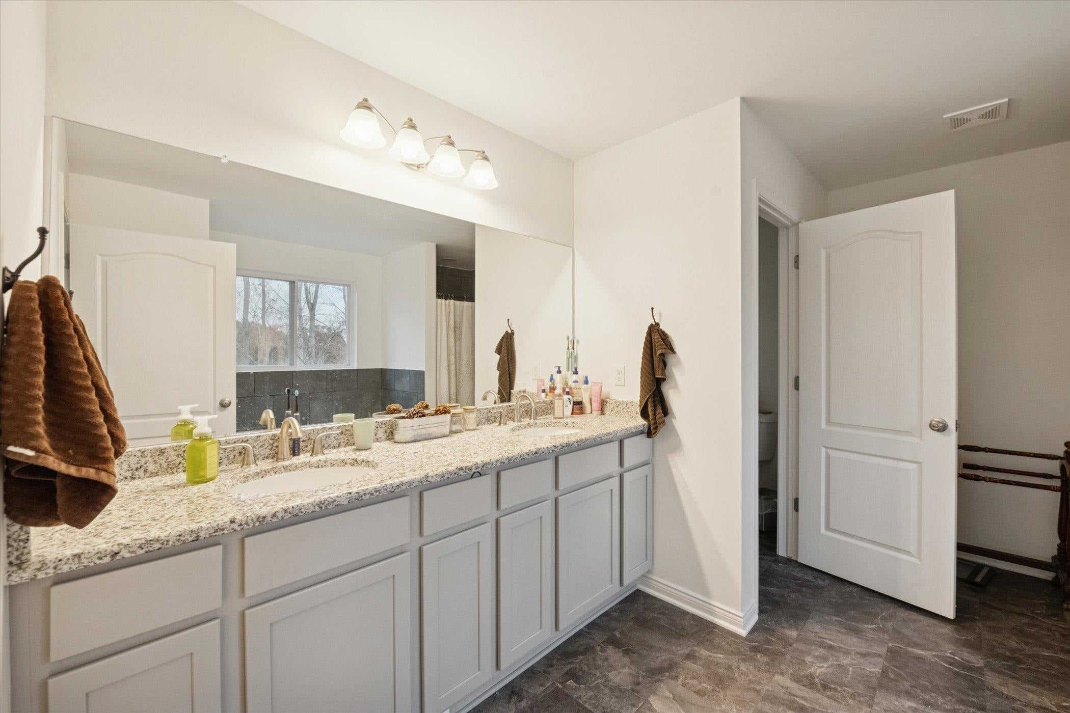 Ortonville, Michigan, 48462, United States, 5 Bedrooms Bedrooms, ,3 BathroomsBathrooms,Residential,For Sale,2008578