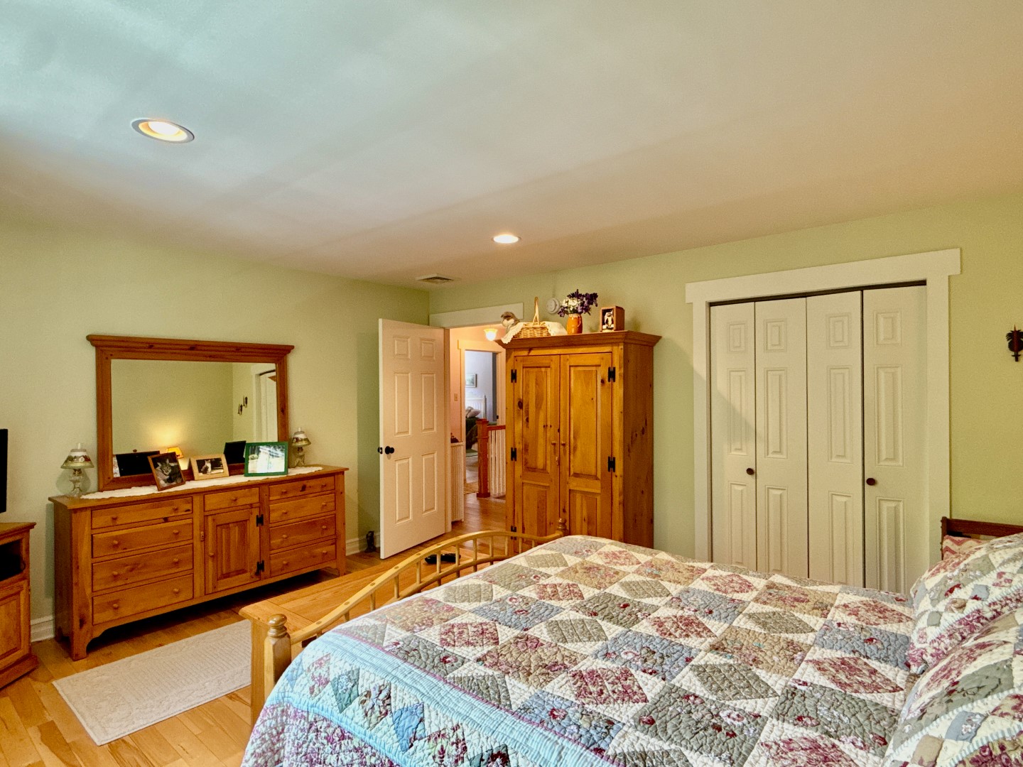 Hawley, Pennsylvania, 18428, United States, 3 Bedrooms Bedrooms, ,4 BathroomsBathrooms,Residential,For Sale,1846687