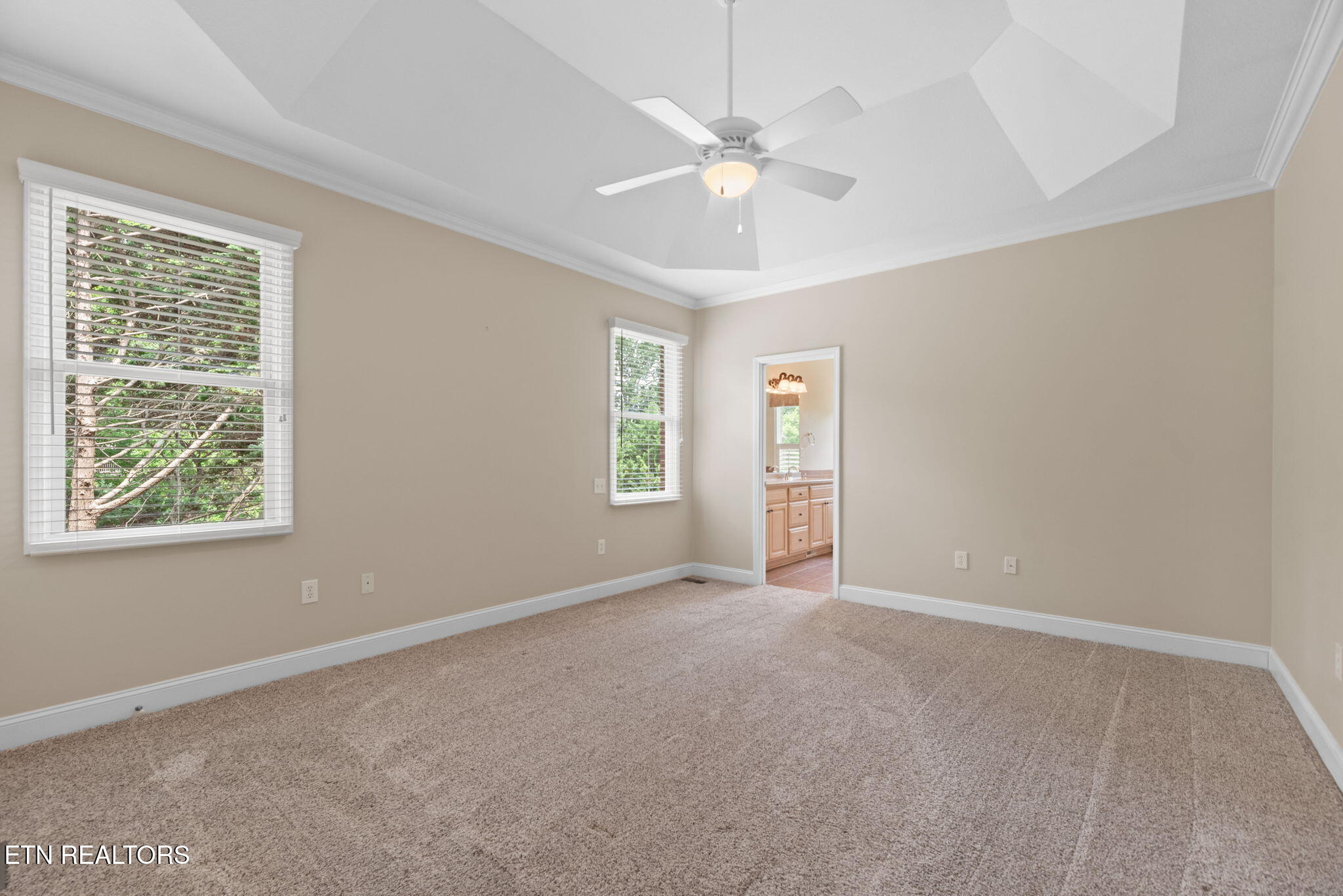 Kingston, Tennessee, 37763, United States, 3 Bedrooms Bedrooms, ,4 BathroomsBathrooms,Residential,For Sale,1885979