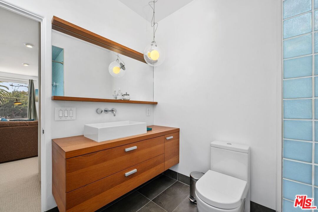 Venice, California, 90291, United States, 4 Bedrooms Bedrooms, ,4 BathroomsBathrooms,Residential,For Sale,1926607