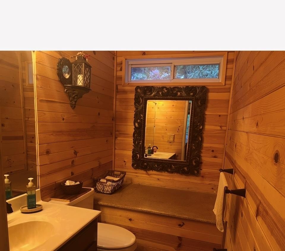 Hayesville, North Carolina, 28904, United States, 2 Bedrooms Bedrooms, ,3 BathroomsBathrooms,Residential,For Sale,1928819