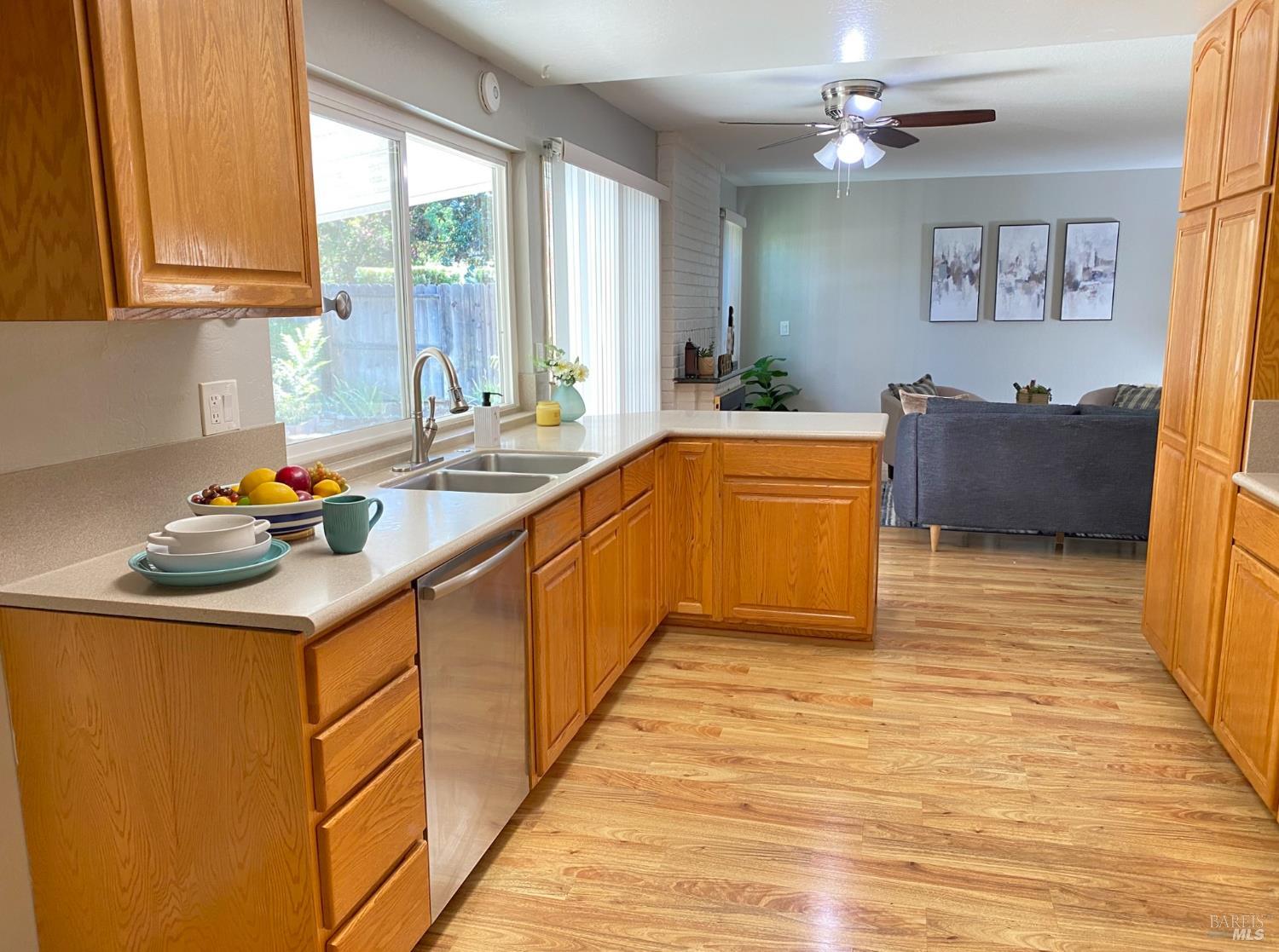 Vacaville, California, 95688, United States, 5 Bedrooms Bedrooms, ,3 BathroomsBathrooms,Residential,For Sale,1911426