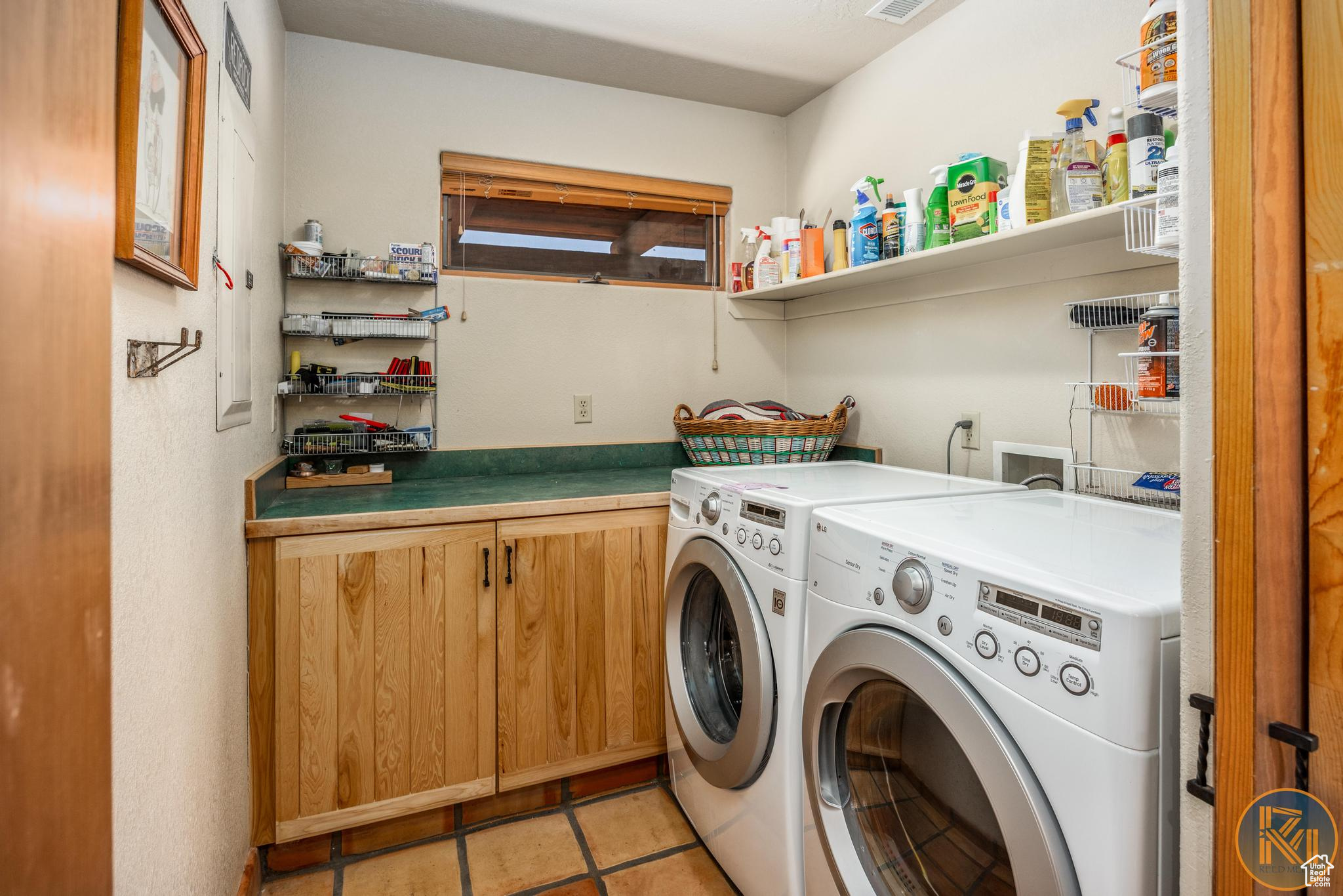 Kanab, Utah, 84741, United States, 2 Bedrooms Bedrooms, ,3 BathroomsBathrooms,Residential,For Sale,1903679