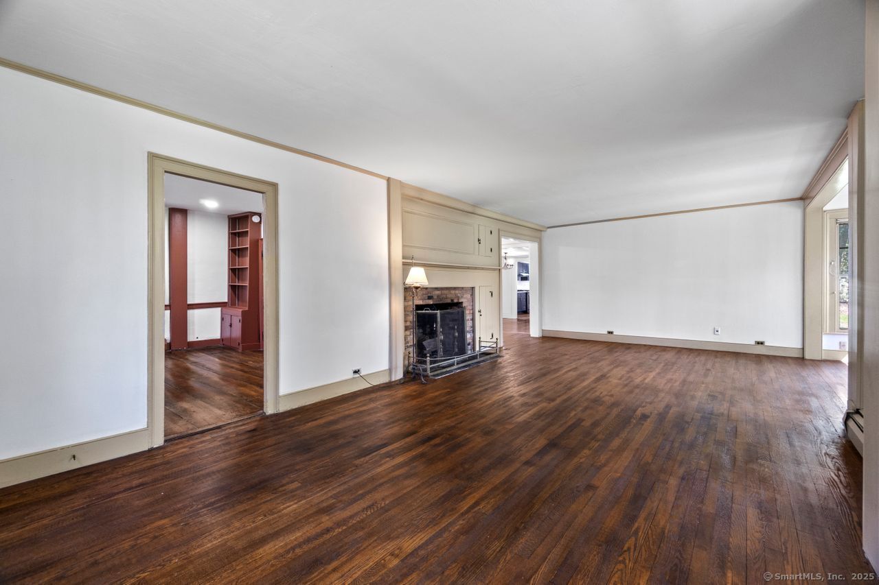 Woodbury, Connecticut, 06798, United States, 4 Bedrooms Bedrooms, ,3 BathroomsBathrooms,Residential,For Sale,1890023