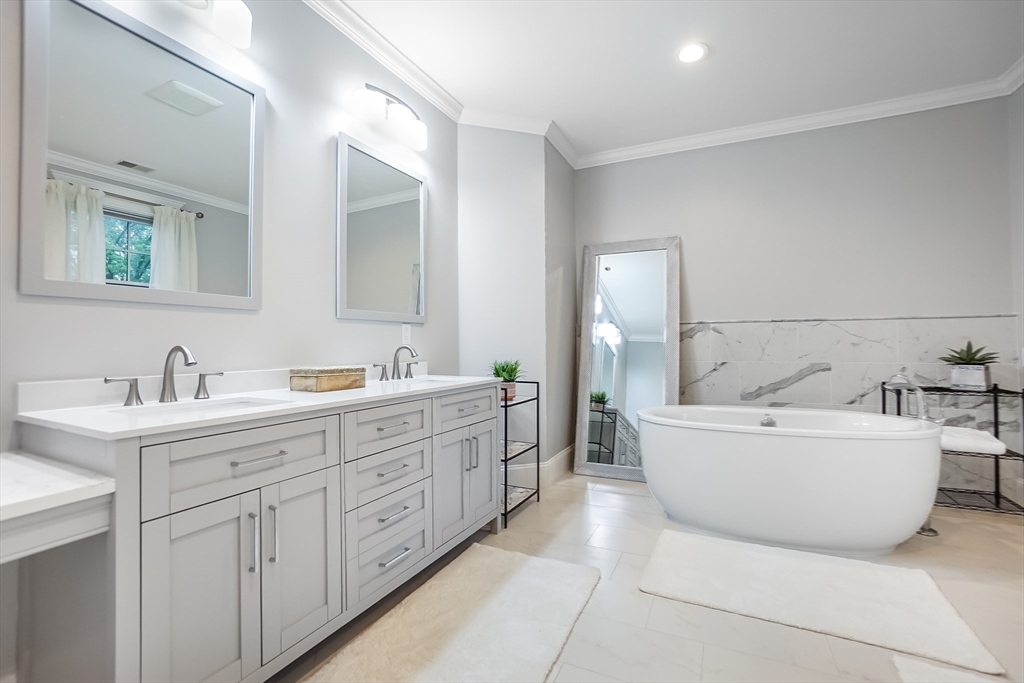 Newton, Massachusetts, 02460, United States, 4 Bedrooms Bedrooms, ,5 BathroomsBathrooms,Residential,For Sale,1929492