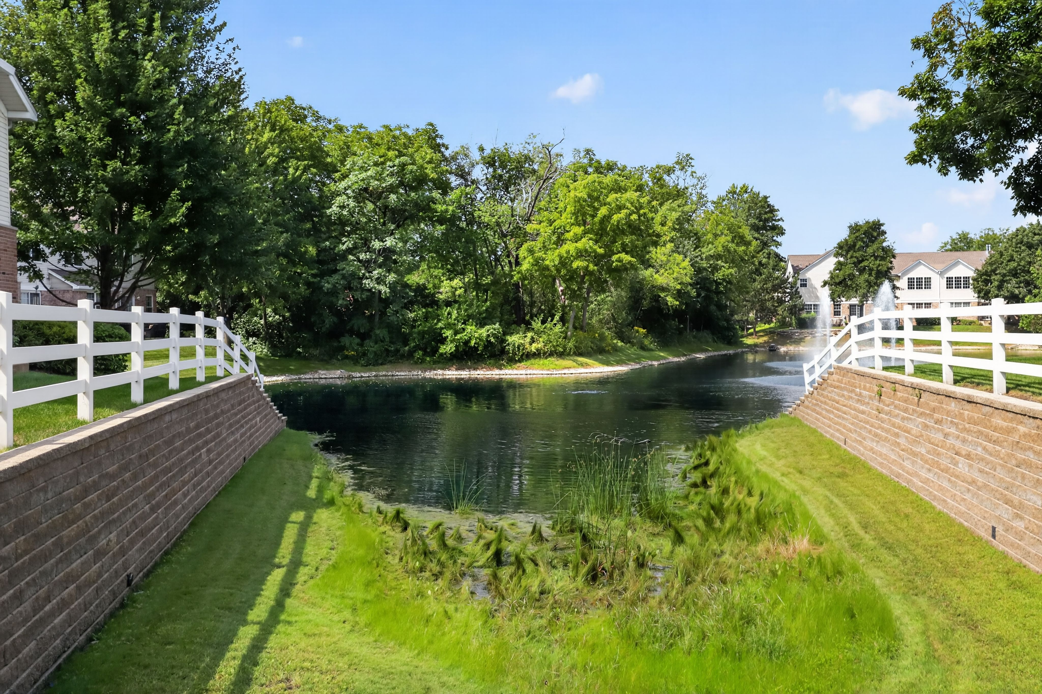  Beautiful Private End-unit Townhome Overlooking a Peaceful Pond - 物件實景