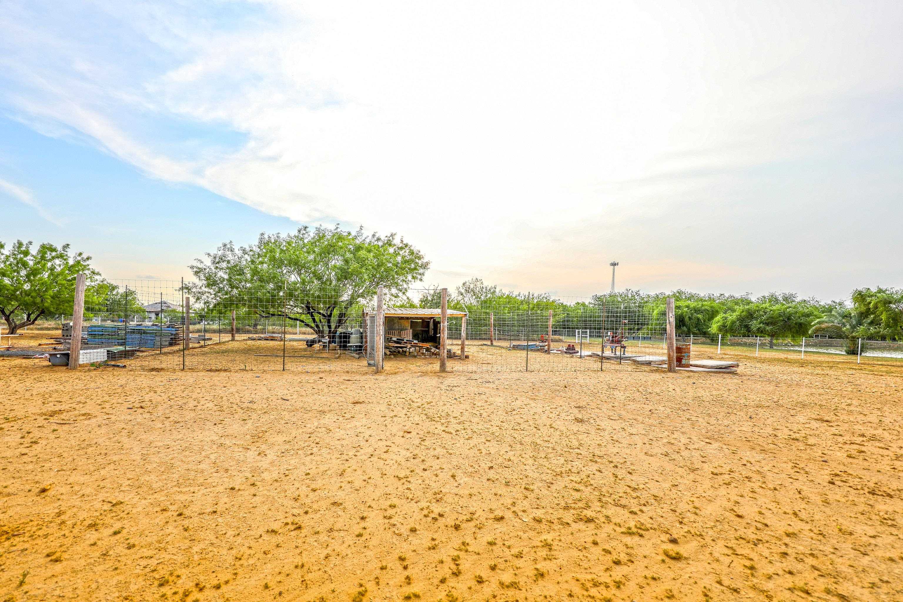 LAREDO, Texas, 78046, United States, 3 Bedrooms Bedrooms, ,4 BathroomsBathrooms,Residential,For Sale,1848774