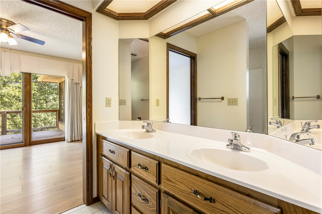 Bella Vista, Arkansas, 72715, United States, 3 Bedrooms Bedrooms, ,4 BathroomsBathrooms,Residential,For Sale,1924957