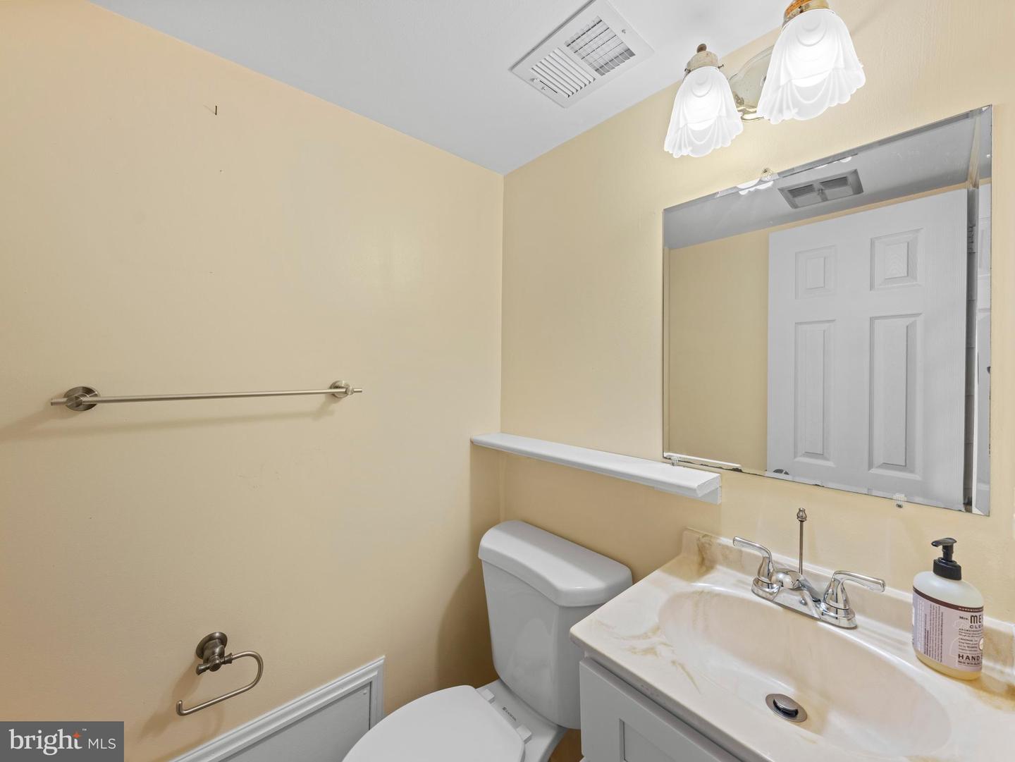 Annandale, Virginia, 22003, United States, 3 Bedrooms Bedrooms, ,4 BathroomsBathrooms,Residential,For Sale,2001924