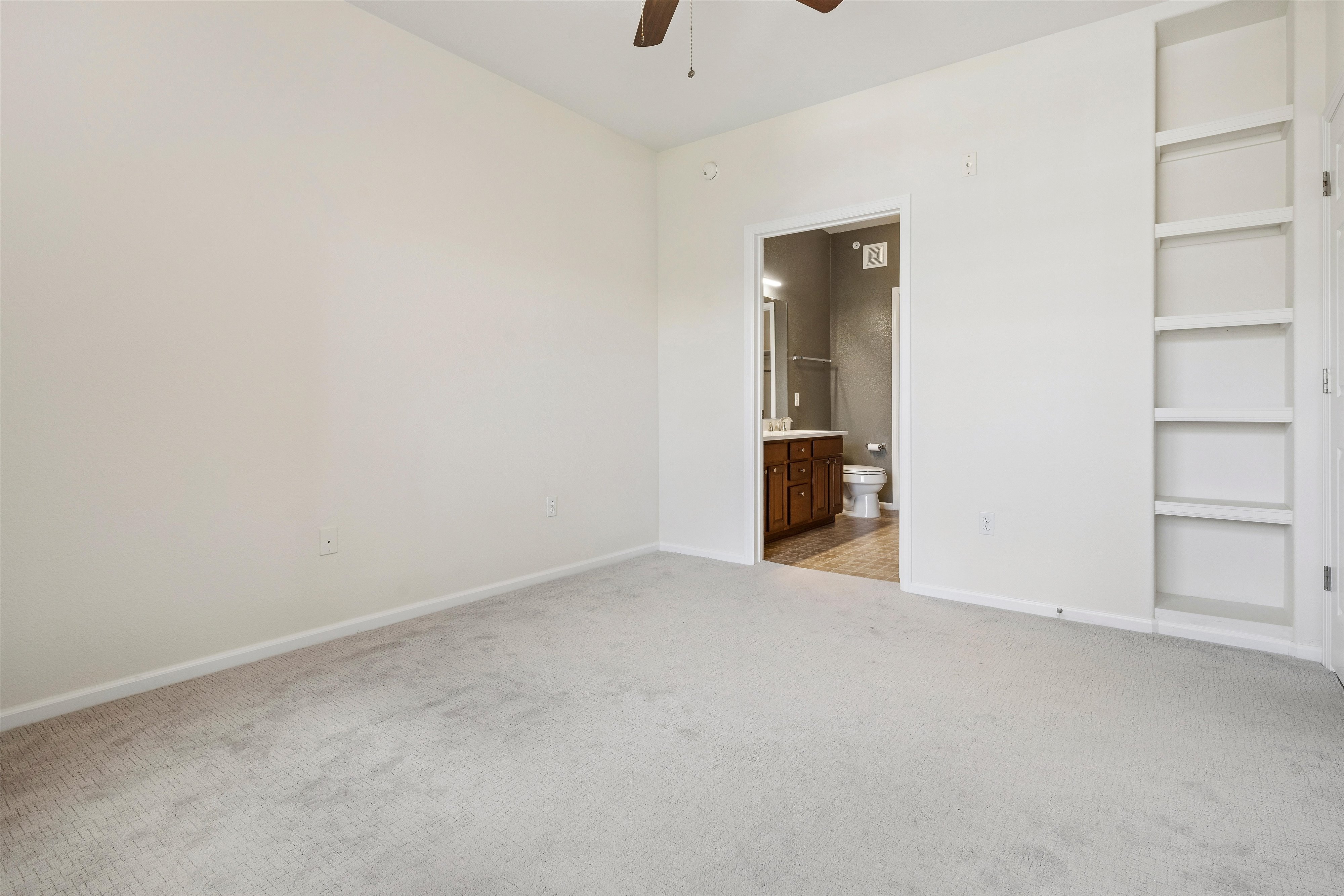  2-Bedroom, 2-Bath Condo In The Heart Of Lowry - 物件實景