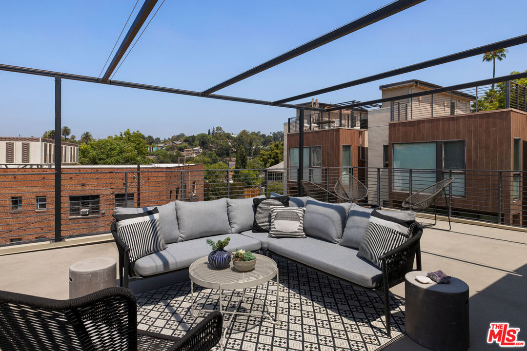 Los Angeles, California, 90026, United States, 3 Bedrooms Bedrooms, ,4 BathroomsBathrooms,Residential,For Sale,1927240