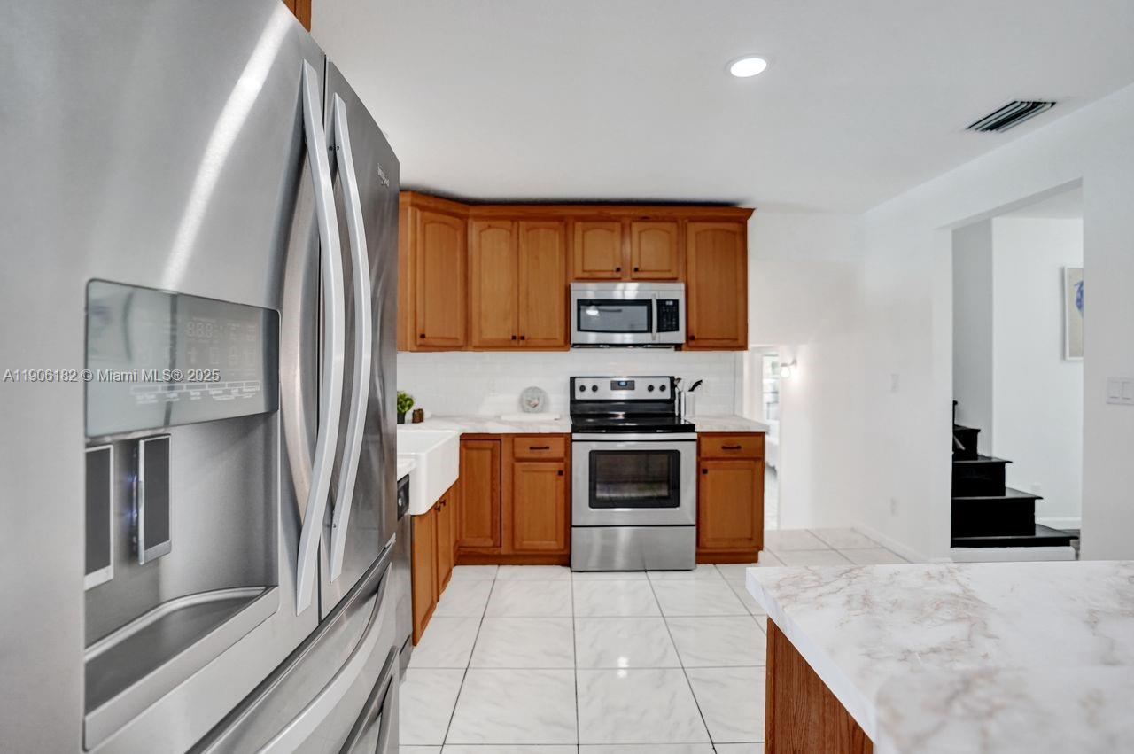 West Palm Beach, Florida, 33407, United States, 6 Bedrooms Bedrooms, ,5 BathroomsBathrooms,Residential,For Sale,1987925