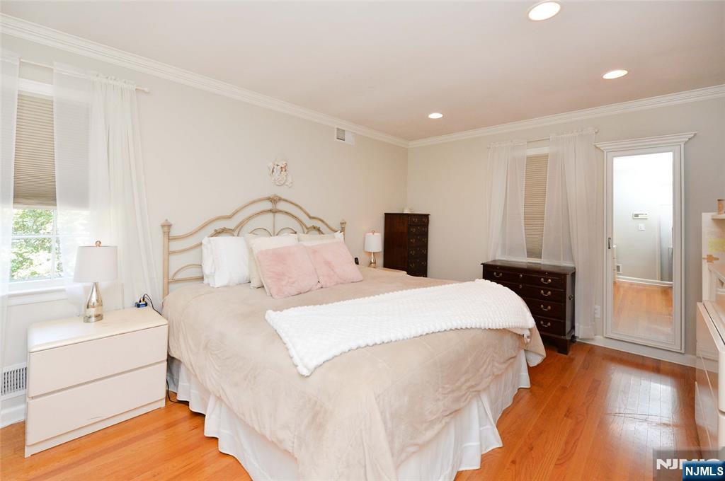 Wyckoff, New Jersey, 07481, United States, 4 Bedrooms Bedrooms, ,3 BathroomsBathrooms,Residential,For Sale,1950847