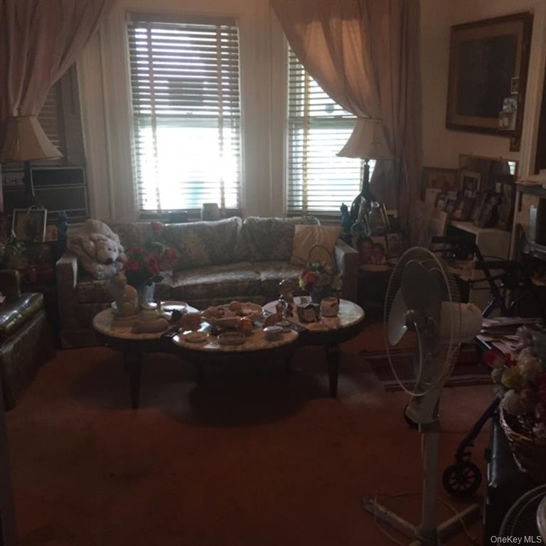 New Rochelle, New York, 10801, United States, 4 Bedrooms Bedrooms, ,2 BathroomsBathrooms,Residential,For Sale,1975249