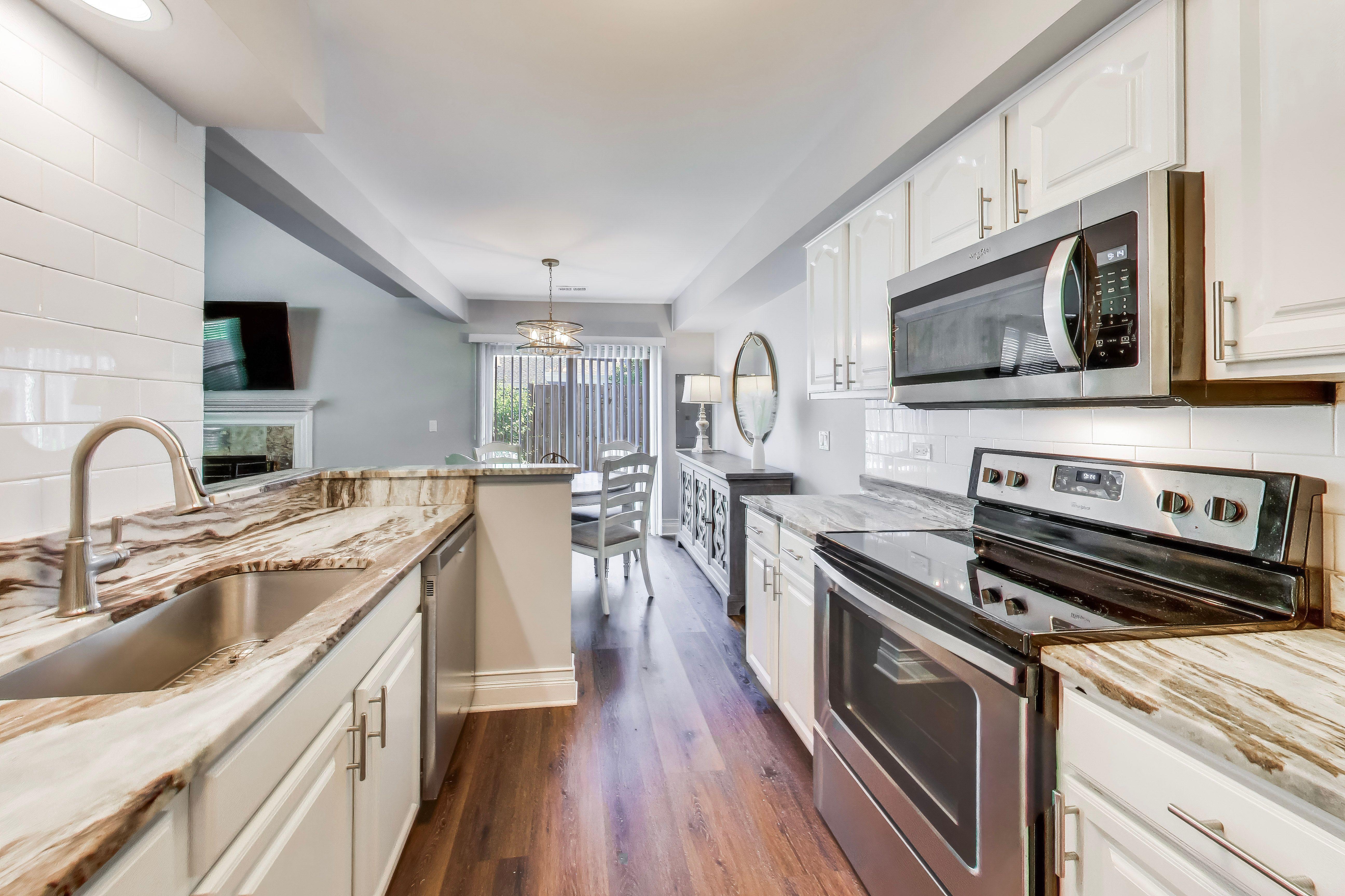  Fully Upgraded Townhome in the Highly Sought after Knollwood Subdivision - 物件實景