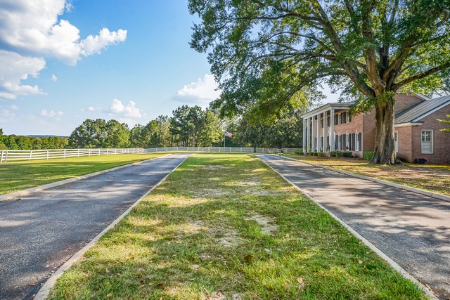 Wetumpka, Alabama, 36092, United States, 4 Bedrooms Bedrooms, ,5 BathroomsBathrooms,Residential,For Sale,1977462