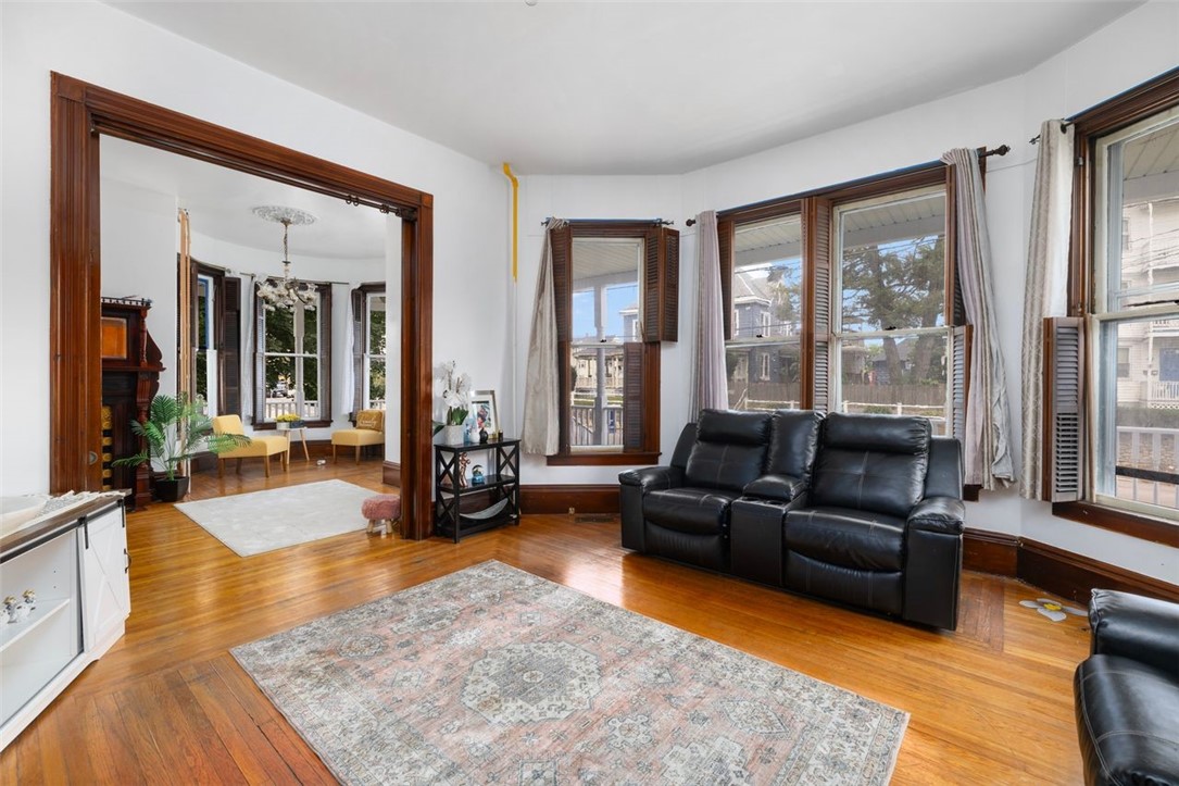 Woonsocket, Rhode Island, 02895, United States, 11 Bedrooms Bedrooms, ,4 BathroomsBathrooms,Residential,For Sale,1912743