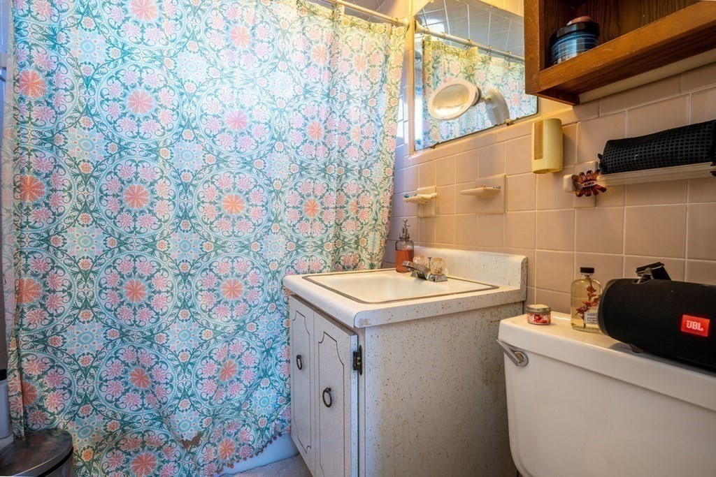 Milton, Massachusetts, 02186, United States, 3 Bedrooms Bedrooms, ,2 BathroomsBathrooms,Residential,For Sale,1921891