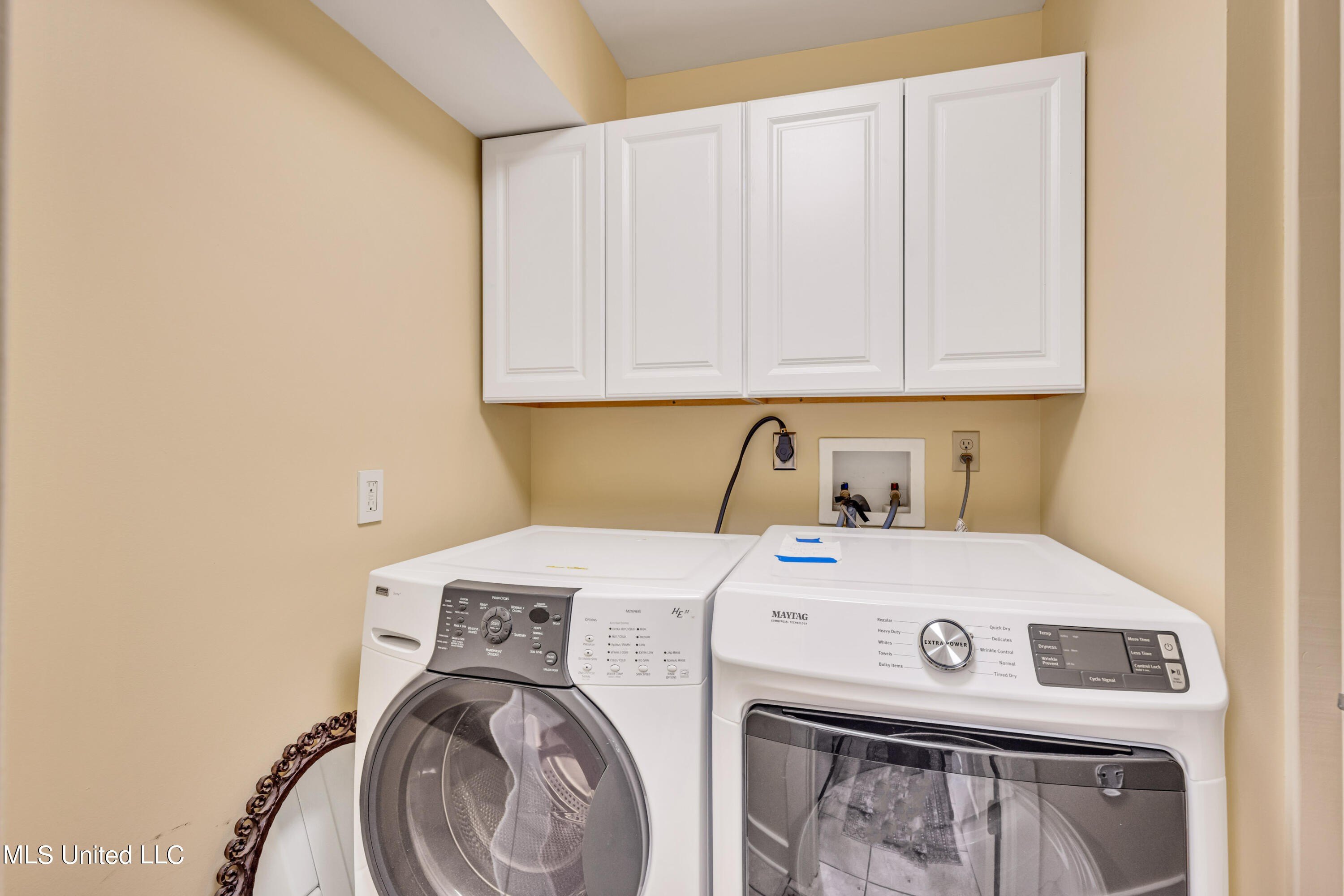 Ocean Springs, Mississippi, 39564, United States, 3 Bedrooms Bedrooms, ,4 BathroomsBathrooms,Residential,For Sale,1942785