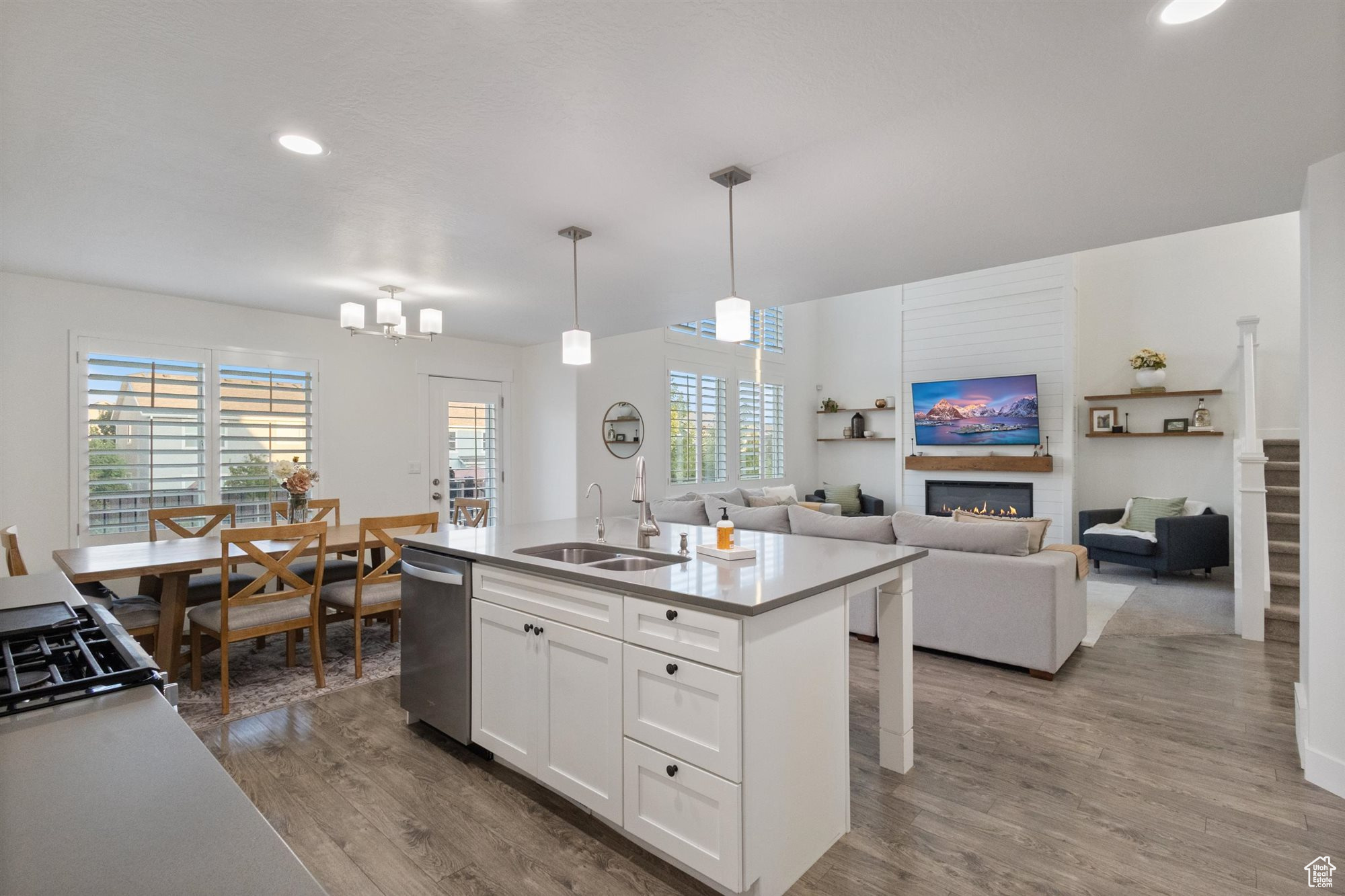 Bluffdale, Utah, 84065, United States, 4 Bedrooms Bedrooms, ,4 BathroomsBathrooms,Residential,For Sale,1910817