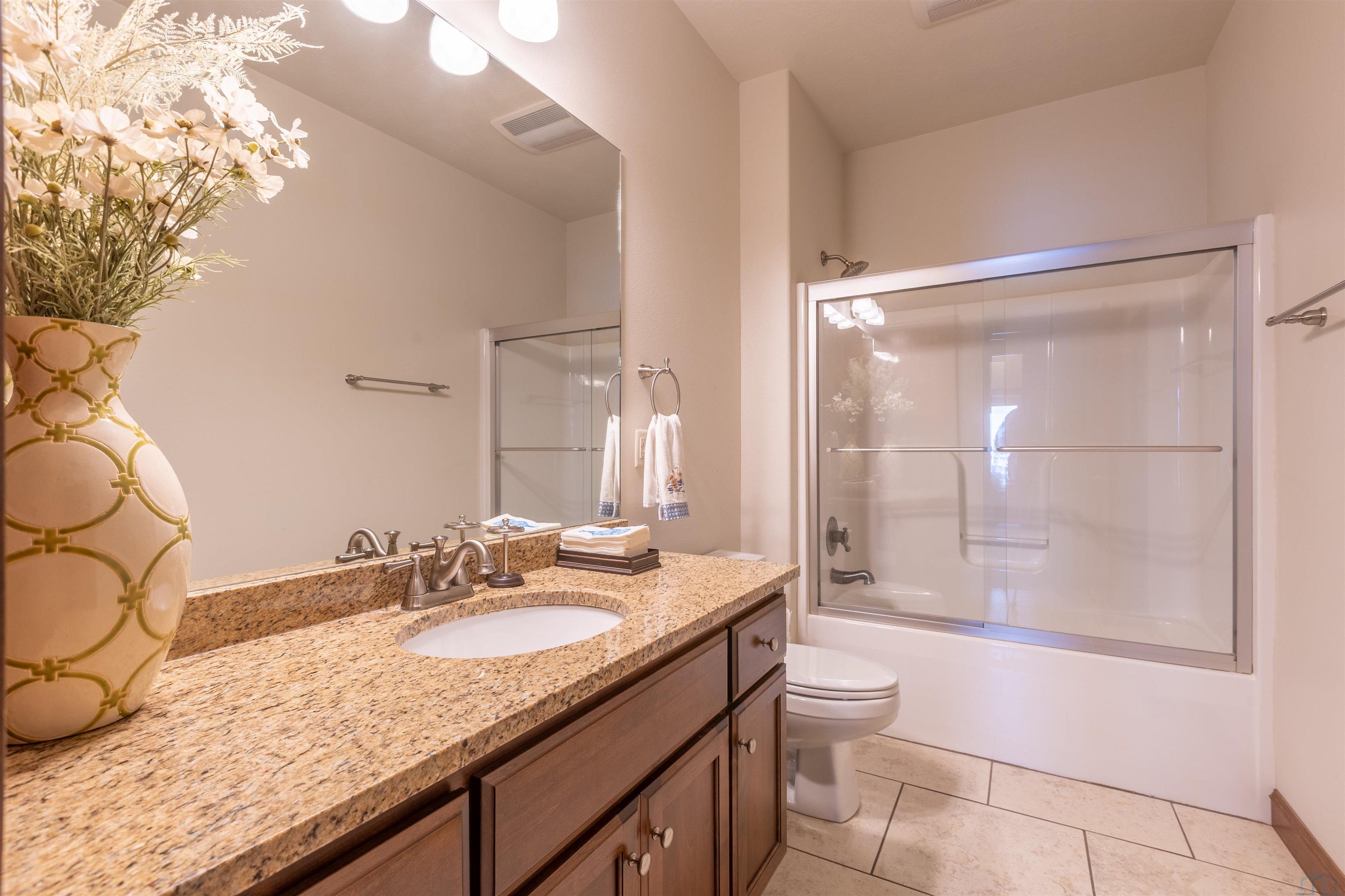 Sioux City, Iowa, 51106, United States, 5 Bedrooms Bedrooms, ,4 BathroomsBathrooms,Residential,For Sale,2002459