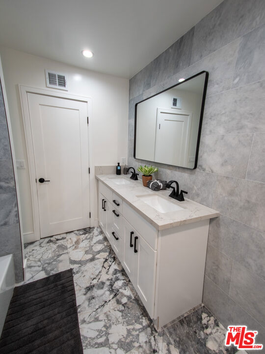 Duarte, California, 91010, United States, 6 Bedrooms Bedrooms, ,3 BathroomsBathrooms,Residential,For Sale,1836068