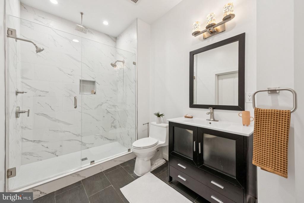 Washington, District of Columbia, 20001, United States, 6 Bedrooms Bedrooms, ,6 BathroomsBathrooms,Residential,For Sale,1983569