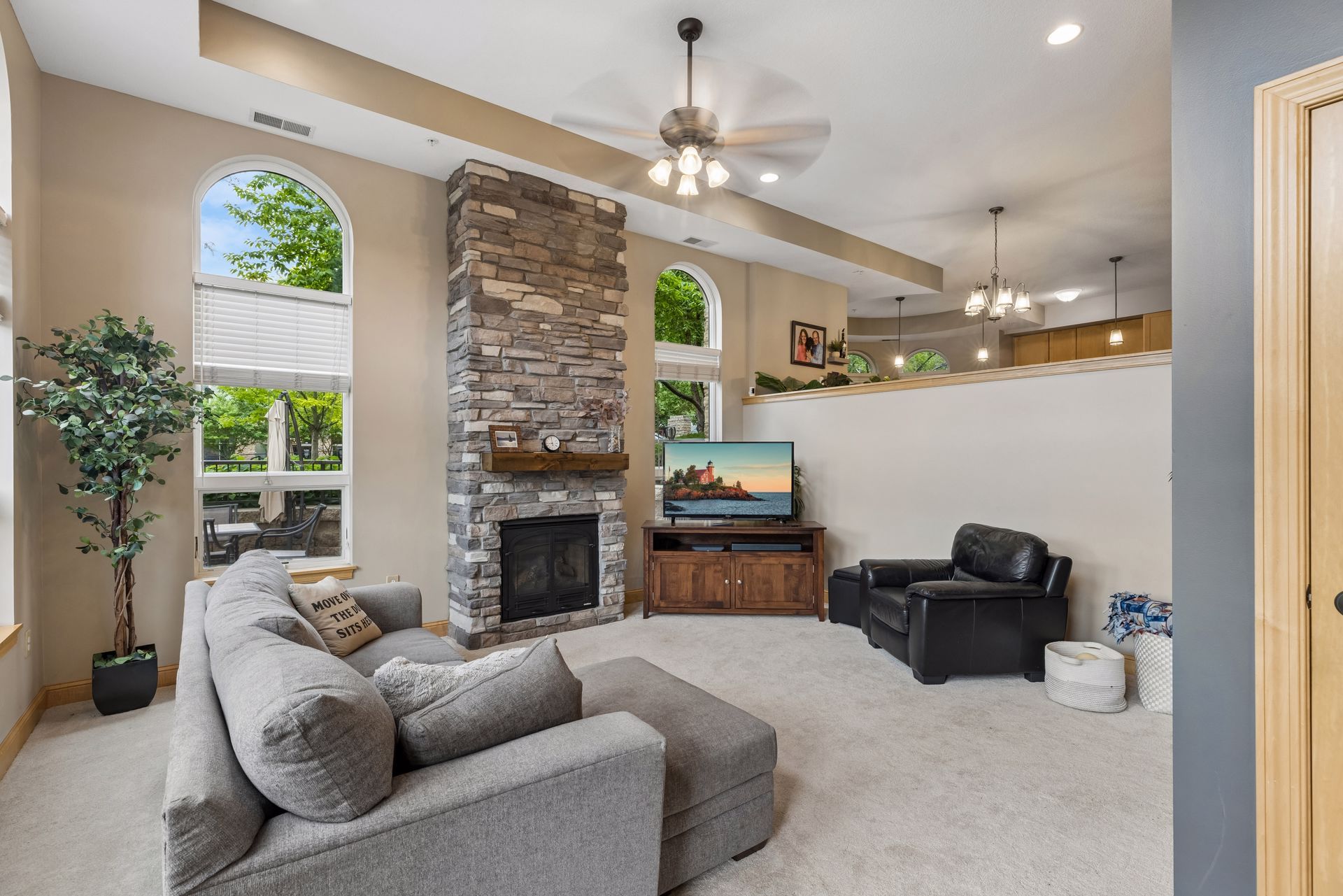  Timeless Brownstone Living in the Heart of Stillwater - 物件實景