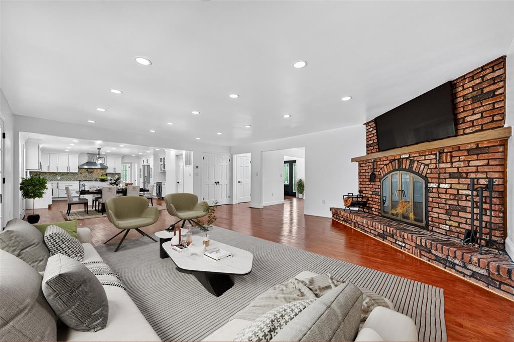 Warwick, New York, 10990, United States, 5 Bedrooms Bedrooms, ,4 BathroomsBathrooms,Residential,For Sale,1981547