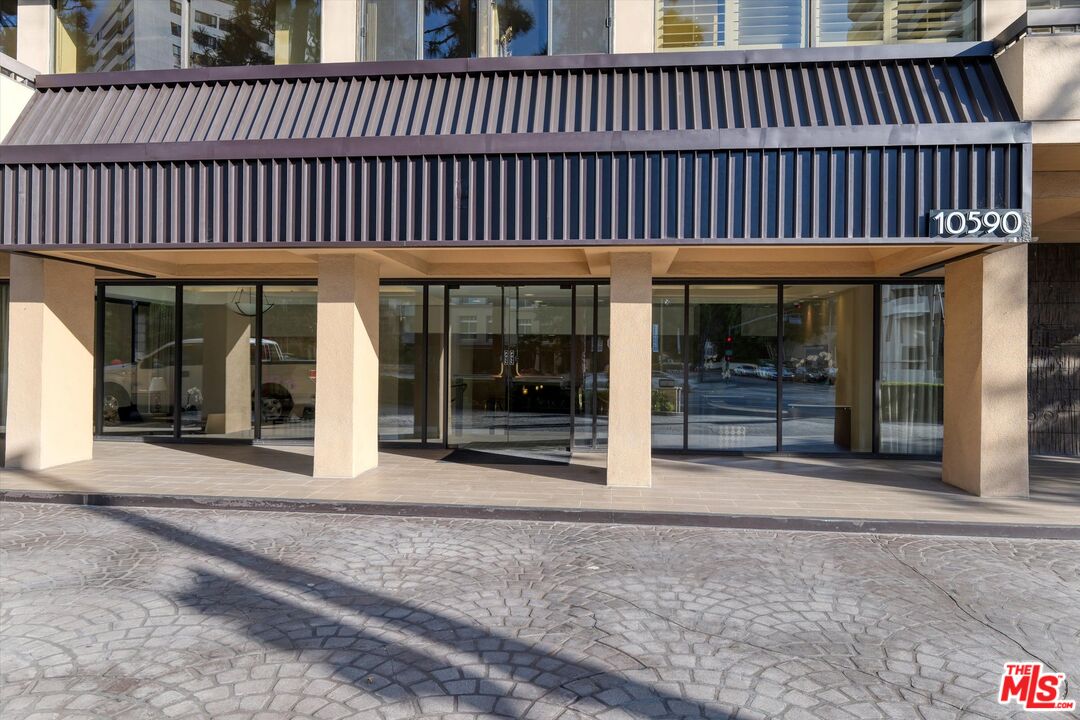 Los Angeles, California, 90024, United States, 2 Bedrooms Bedrooms, ,1 BathroomBathrooms,Residential,For Sale,1939322