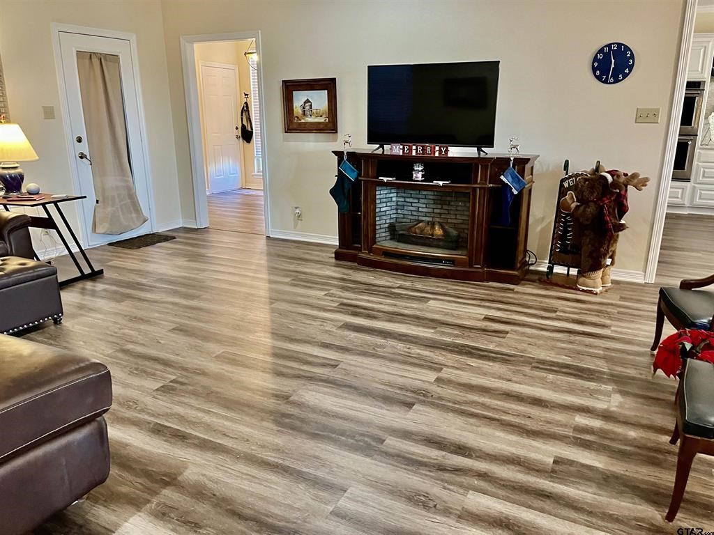 Mineola, Texas, 75771, United States, 3 Bedrooms Bedrooms, ,3 BathroomsBathrooms,Residential,For Sale,2005685