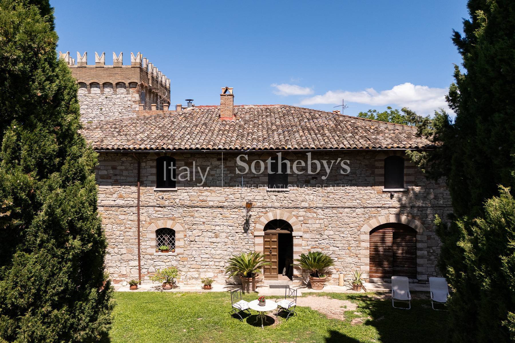  13th-Century Watchtower with Breathtaking Views over Todi - 物件實景