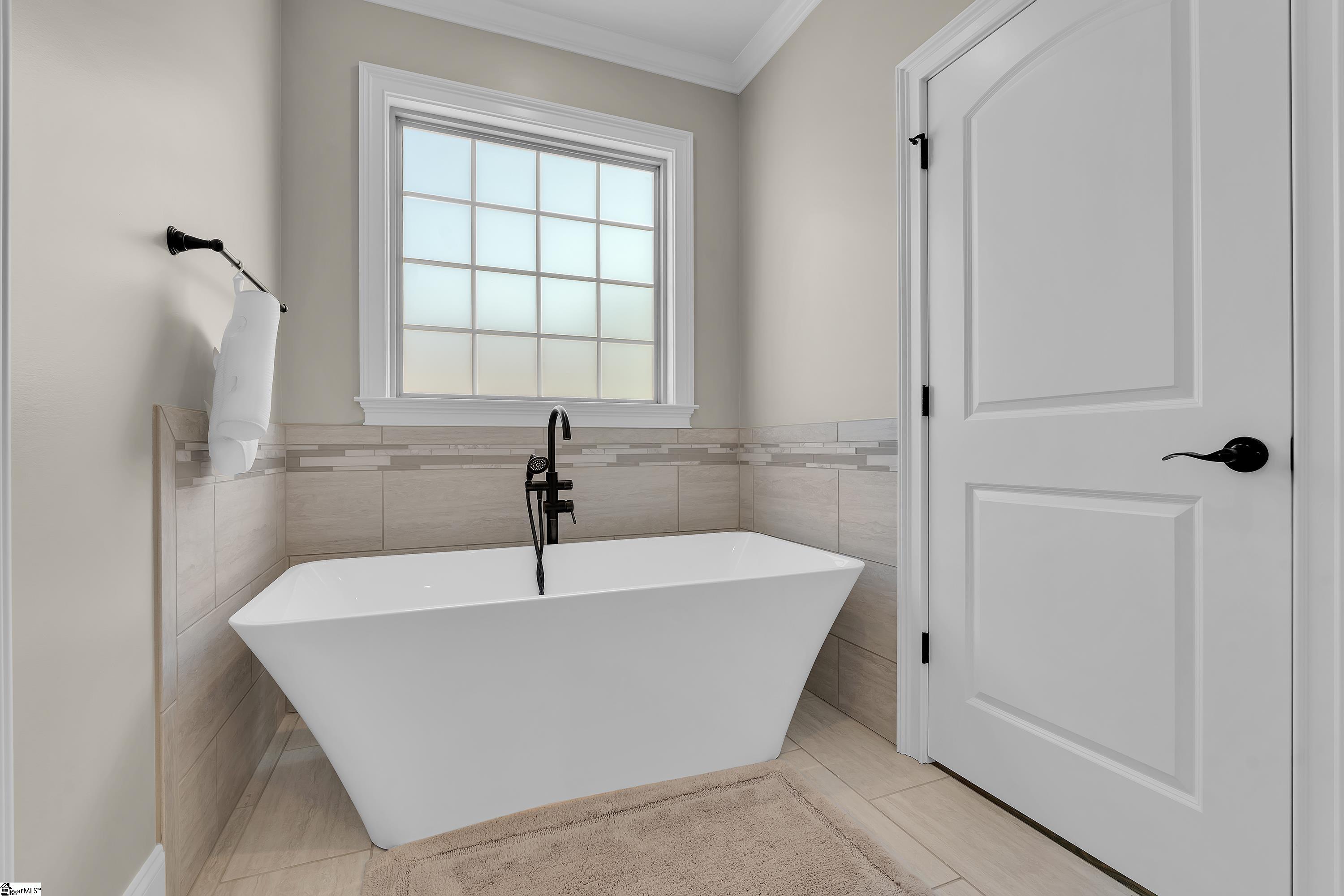 Campobello, South Carolina, 29322, United States, 4 Bedrooms Bedrooms, ,5 BathroomsBathrooms,Residential,For Sale,1827518