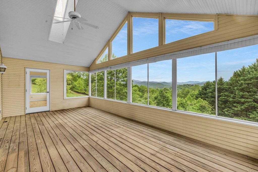 Hayesville, North Carolina, 28904, United States, 3 Bedrooms Bedrooms, ,4 BathroomsBathrooms,Residential,For Sale,1934980