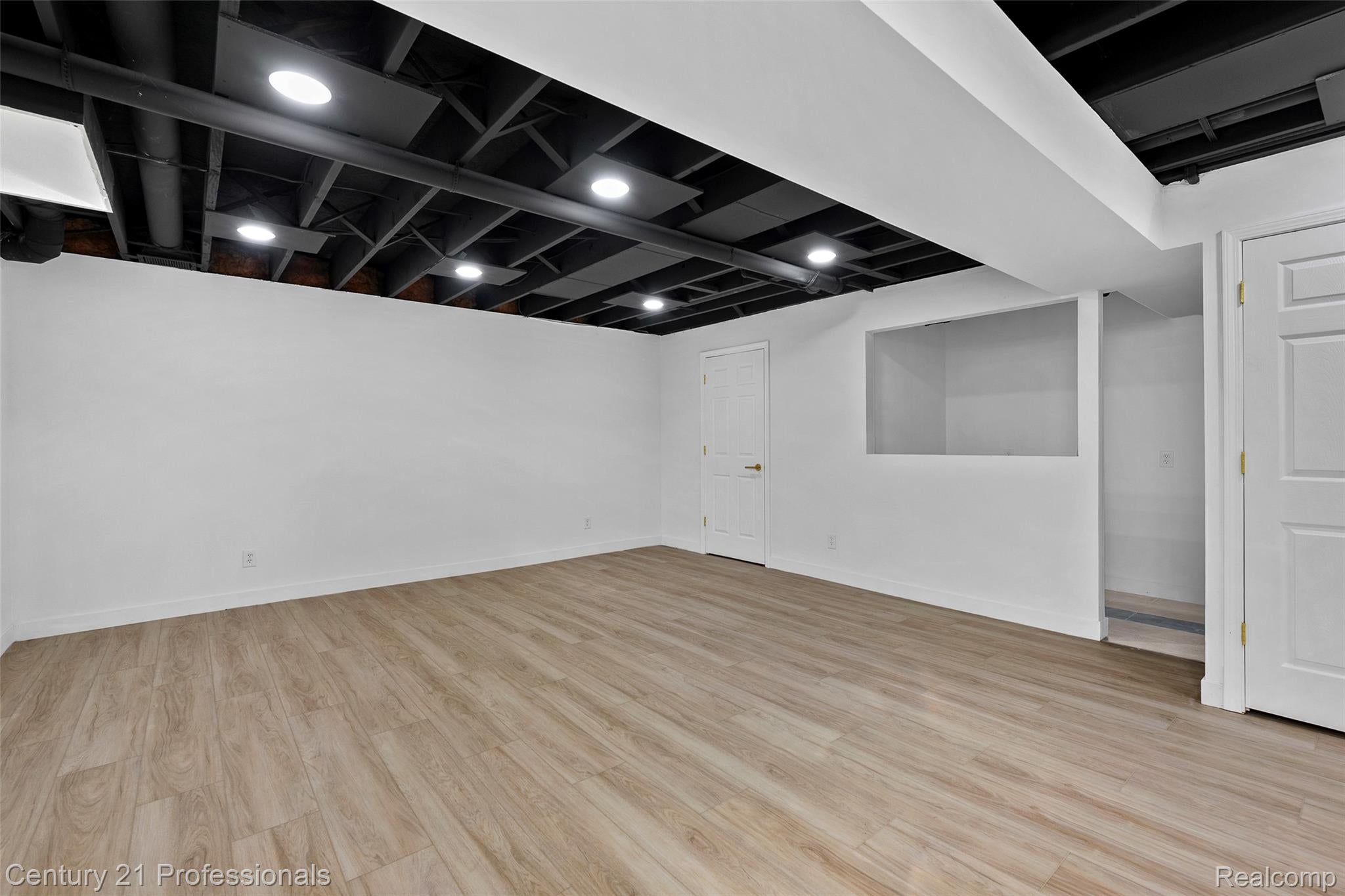 Davisburg, Michigan, 48350, United States, 5 Bedrooms Bedrooms, ,4 BathroomsBathrooms,Residential,For Sale,1982233