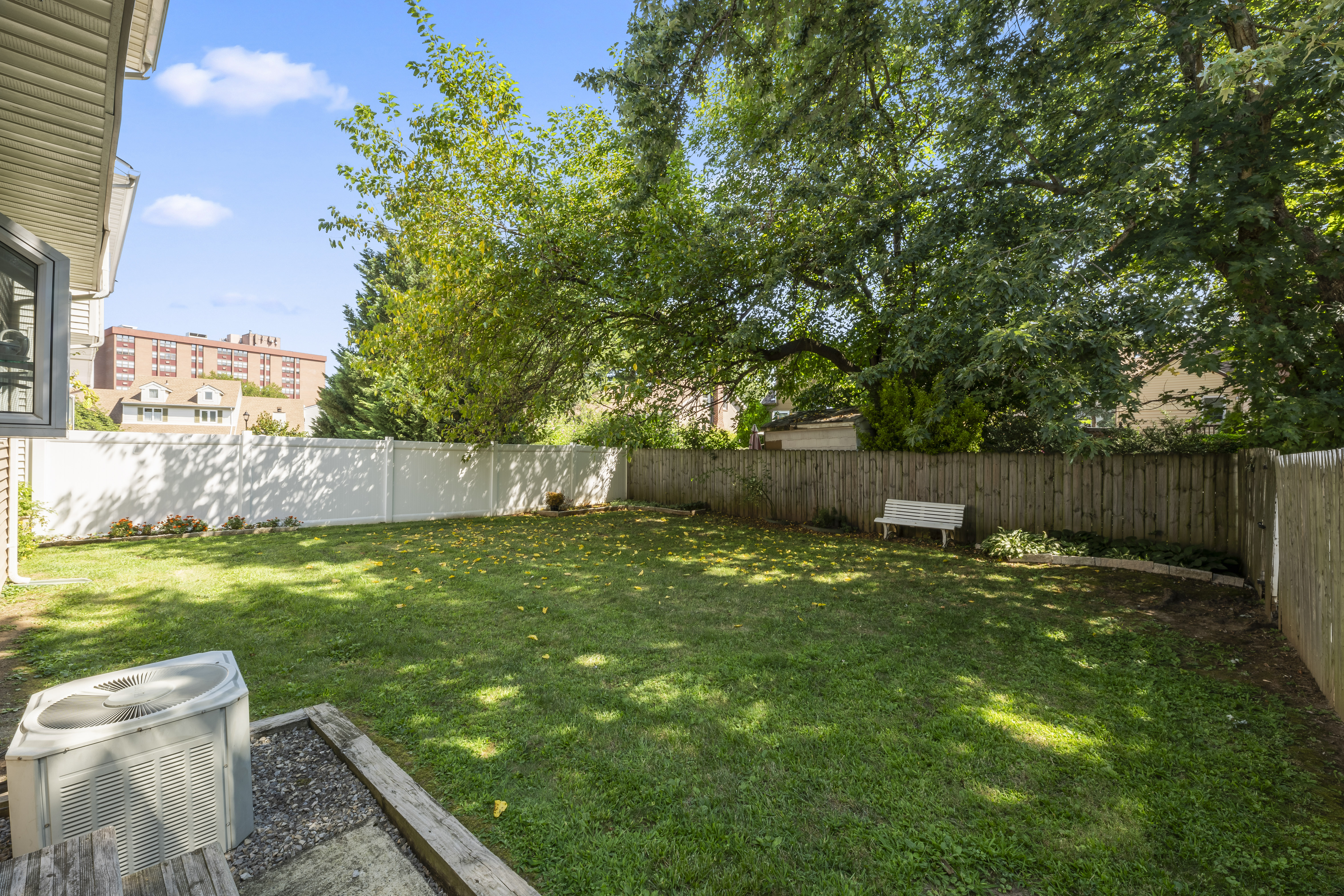 Keyport, New Jersey, 07735, United States, 2 Bedrooms Bedrooms, ,3 BathroomsBathrooms,Residential,For Sale,1914240