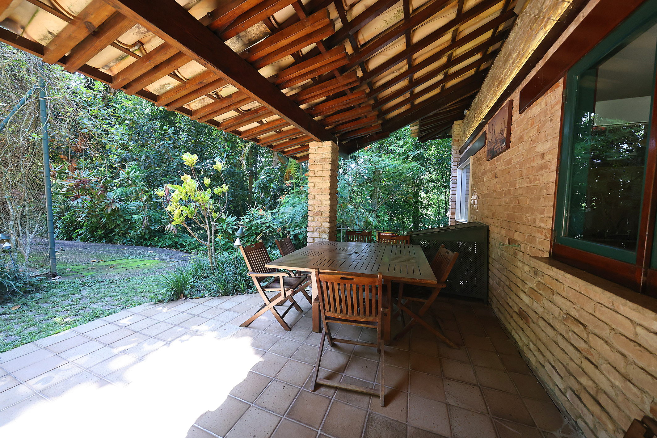  Estate surrounded by greenery with expansive grounds and amenities - 物件實景