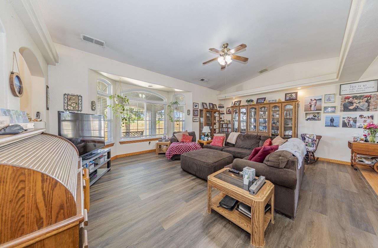 Raymond, California, 93653, United States, 4 Bedrooms Bedrooms, ,3 BathroomsBathrooms,Residential,For Sale,1976081