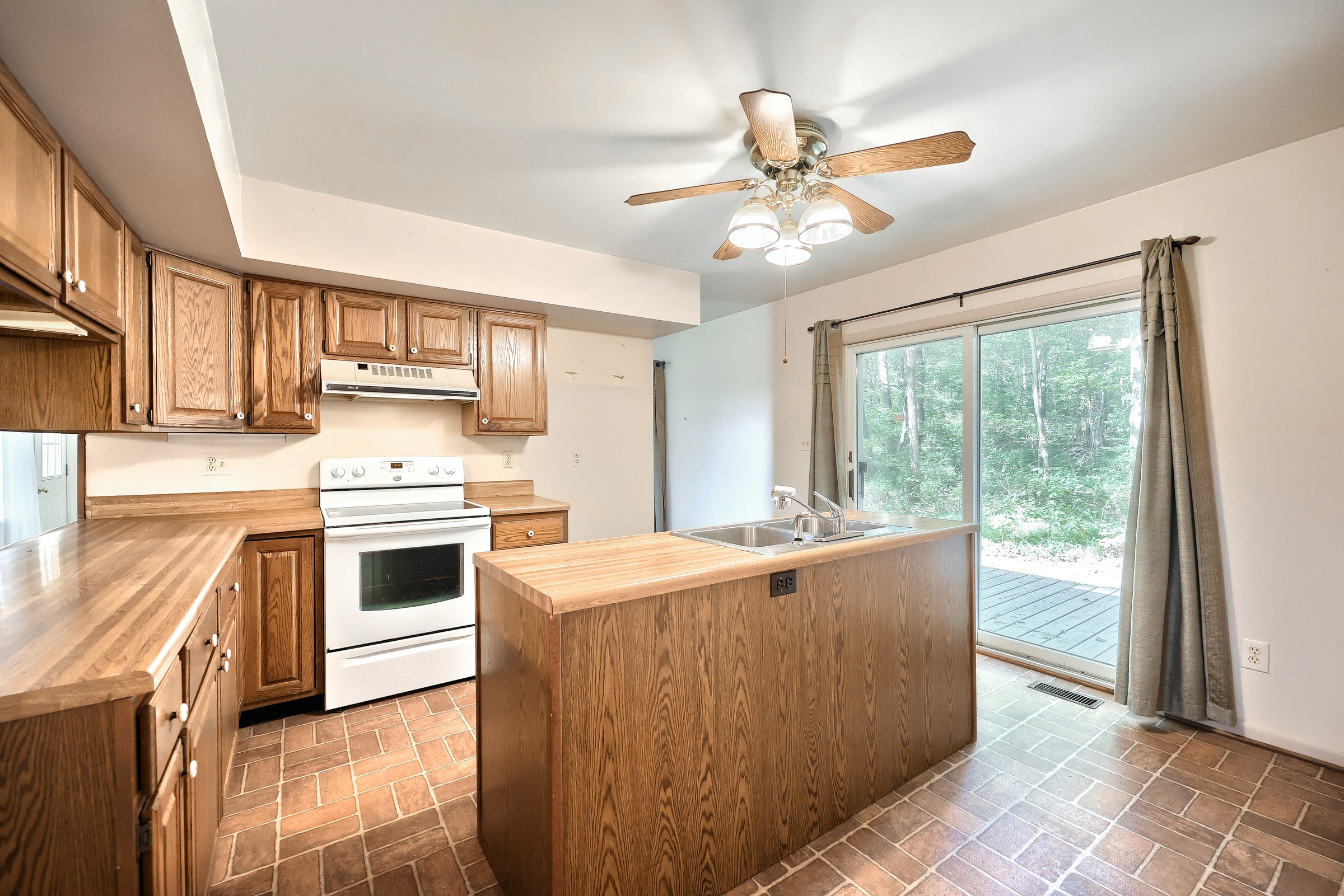 Felton, Pennsylvania, 17322, United States, 4 Bedrooms Bedrooms, ,2 BathroomsBathrooms,Residential,For Sale,1977692