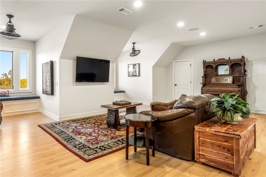 Rogers, Arkansas, 72756, United States, 4 Bedrooms Bedrooms, ,6 BathroomsBathrooms,Residential,For Sale,1987603