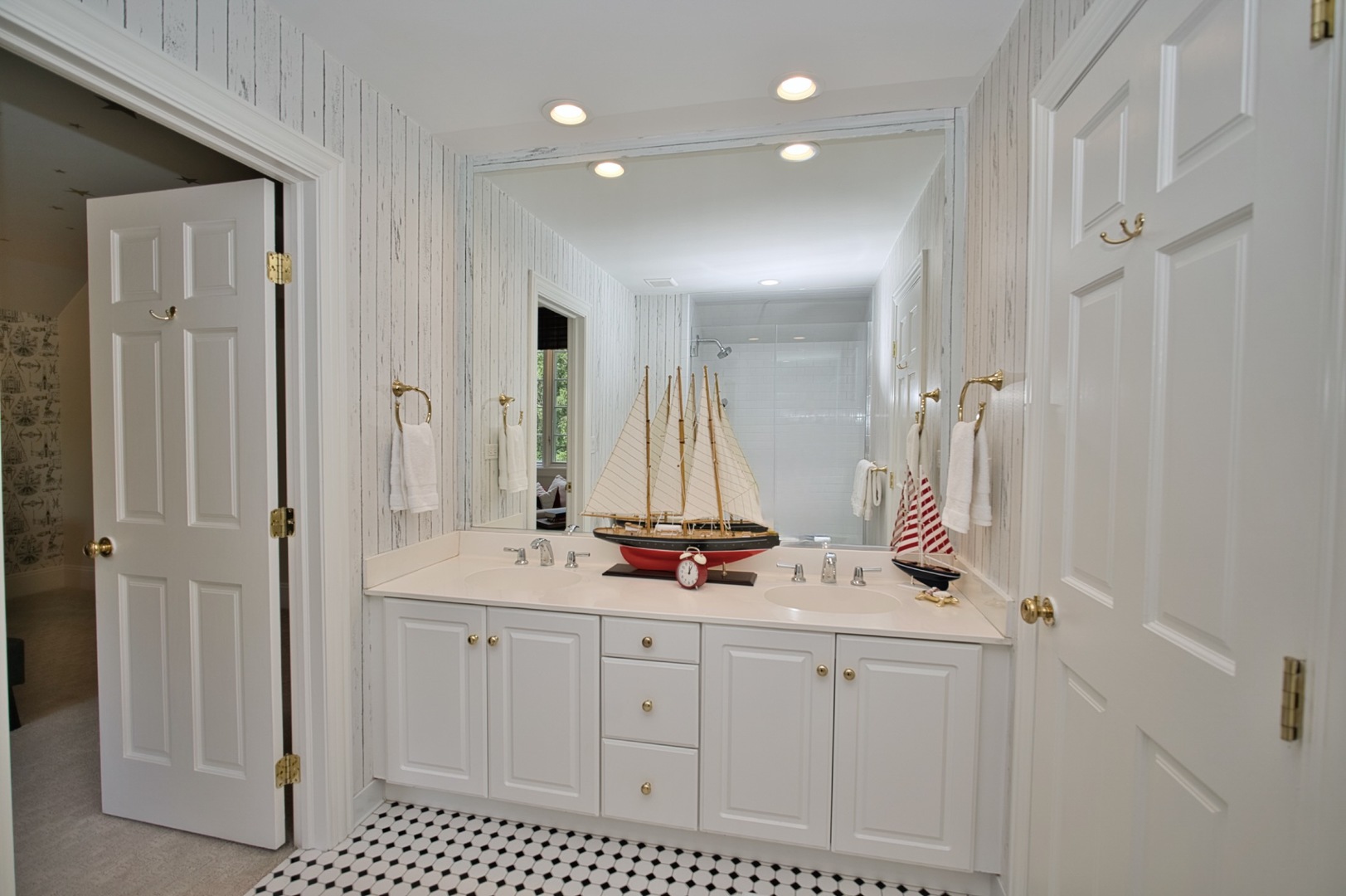 Lake Forest, Illinois, 60045, United States, 4 Bedrooms Bedrooms, ,5 BathroomsBathrooms,Residential,For Sale,2038354