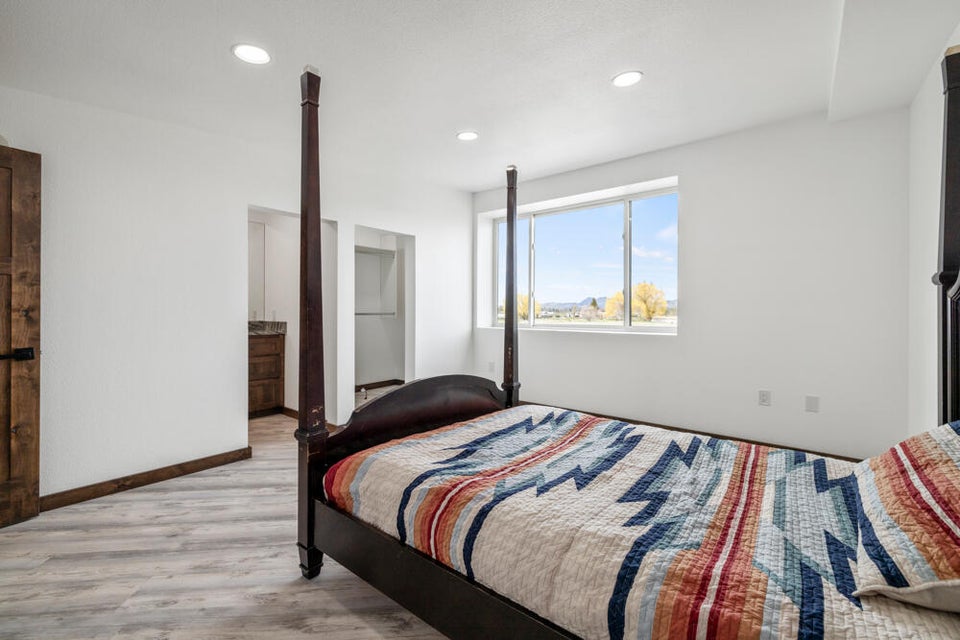 Klamath Falls, Oregon, 97603, United States, 3 Bedrooms Bedrooms, ,3 BathroomsBathrooms,Residential,For Sale,1878382
