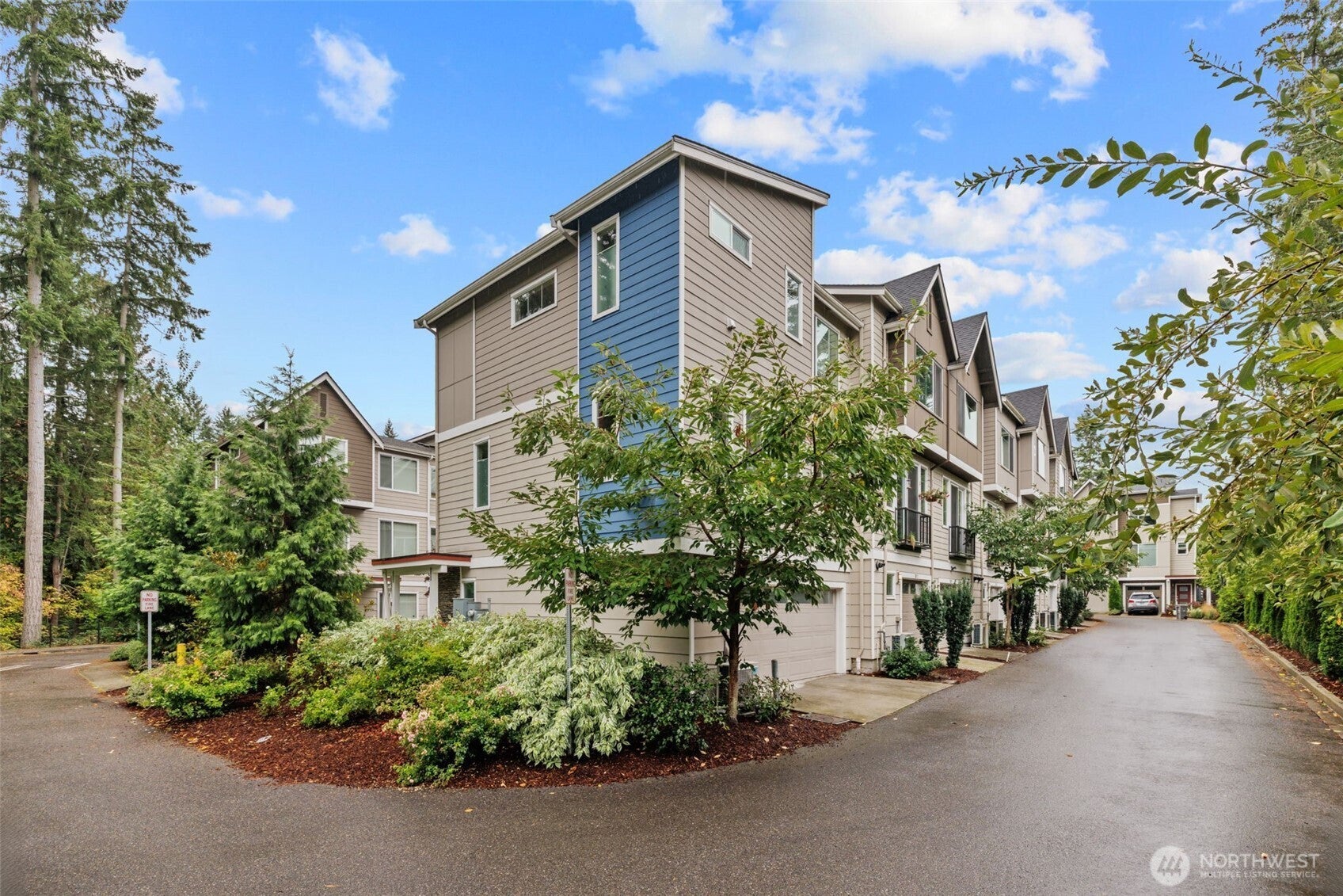 Everett, Washington, 98208, United States, 2 Bedrooms Bedrooms, ,2 BathroomsBathrooms,Residential,For Sale,1978233