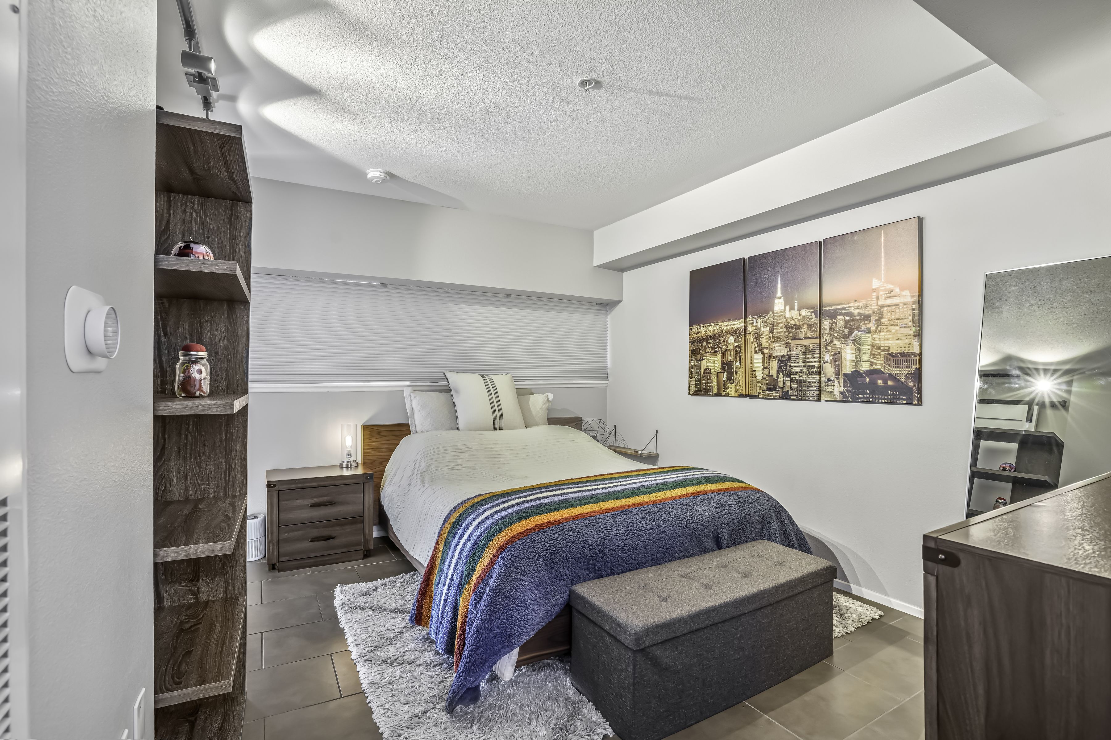  7320 Hawthorn Ave - 物件實景