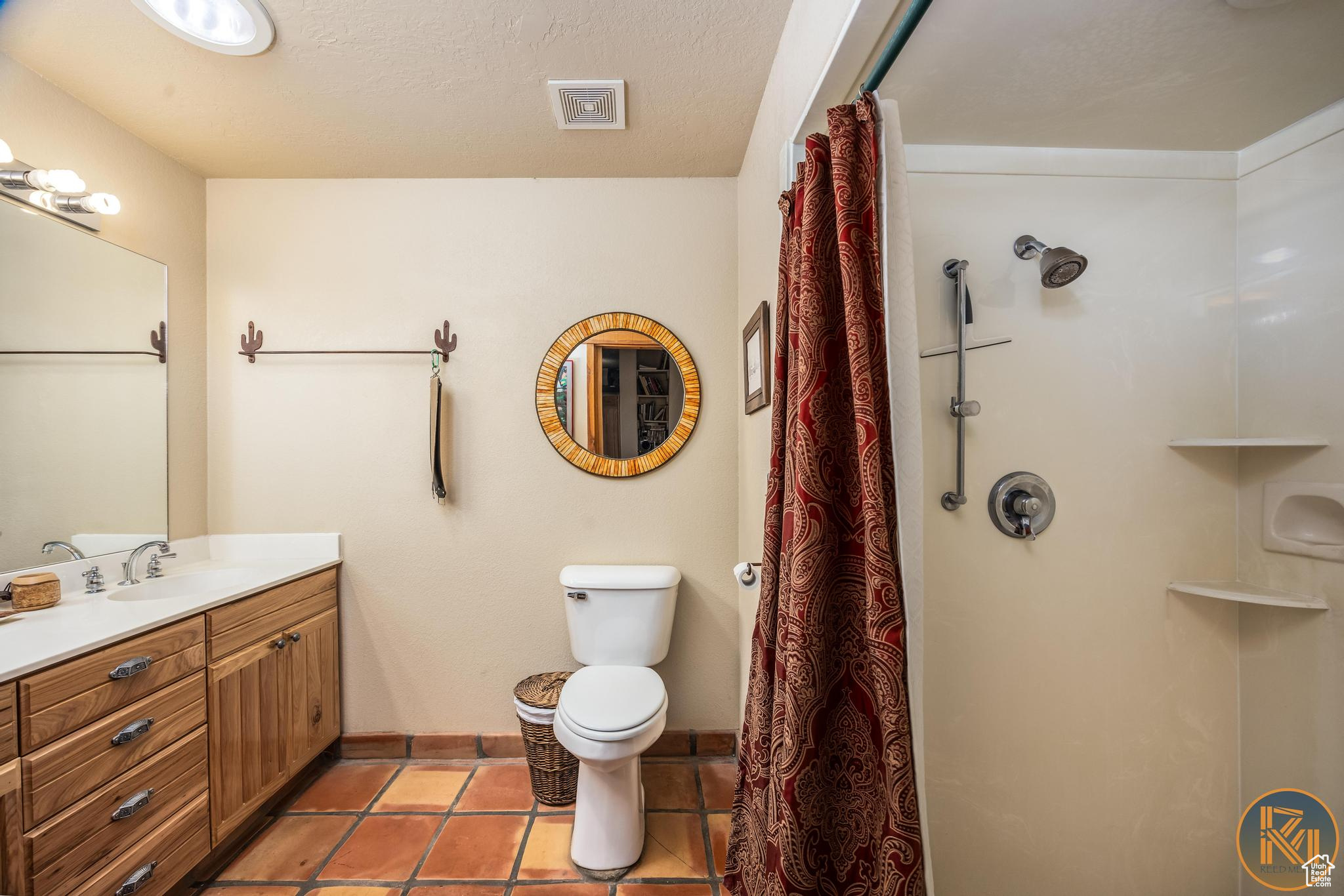 Kanab, Utah, 84741, United States, 2 Bedrooms Bedrooms, ,3 BathroomsBathrooms,Residential,For Sale,1903679