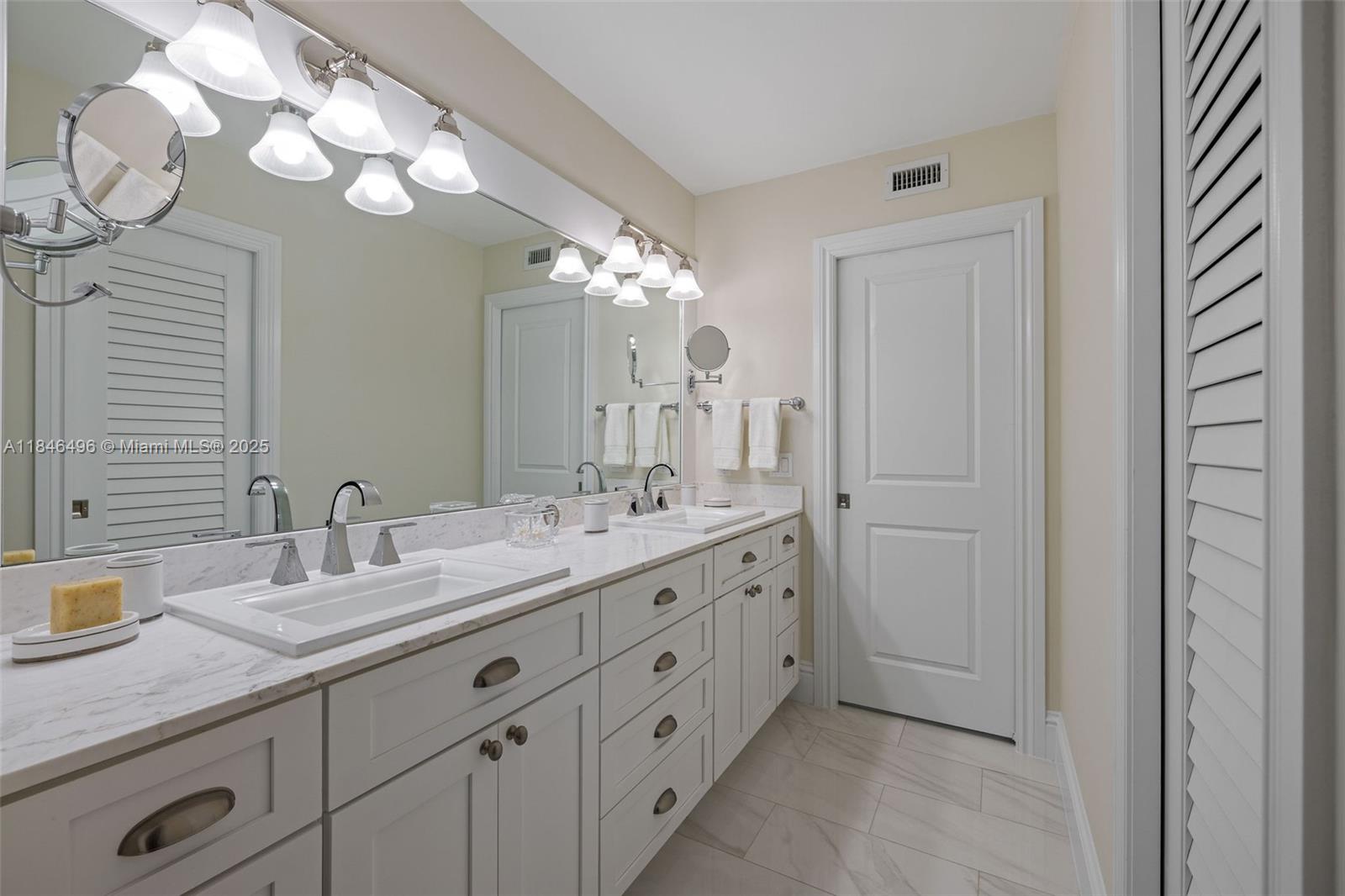Coral Gables, Florida, 33134, United States, 2 Bedrooms Bedrooms, ,3 BathroomsBathrooms,Residential,For Sale,1901366